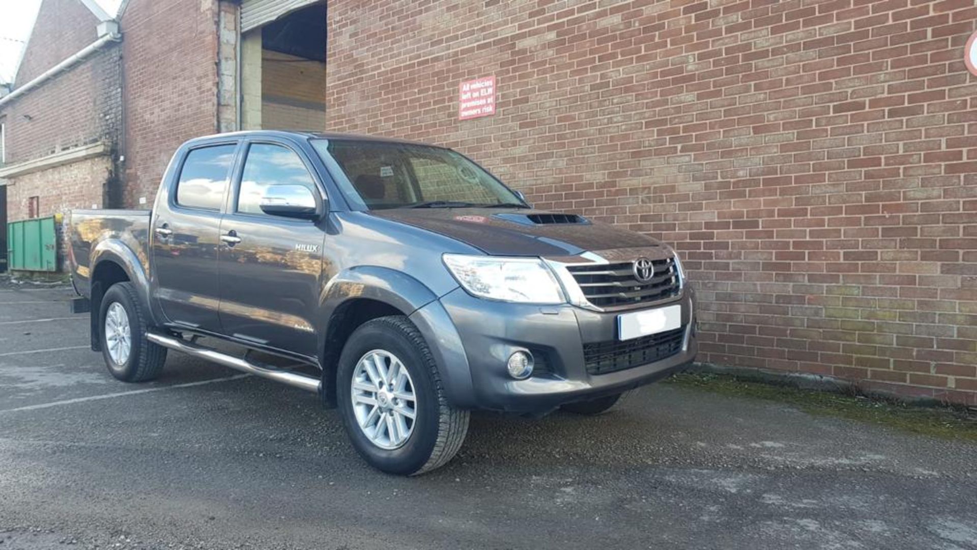 2015/64 REG TOYOTA HILUX INVINCIBLE D-4D 4X4 GREY DIESEL LIGHT UTILITY, SHOWING 1 FORMER KEEPER - Image 2 of 22