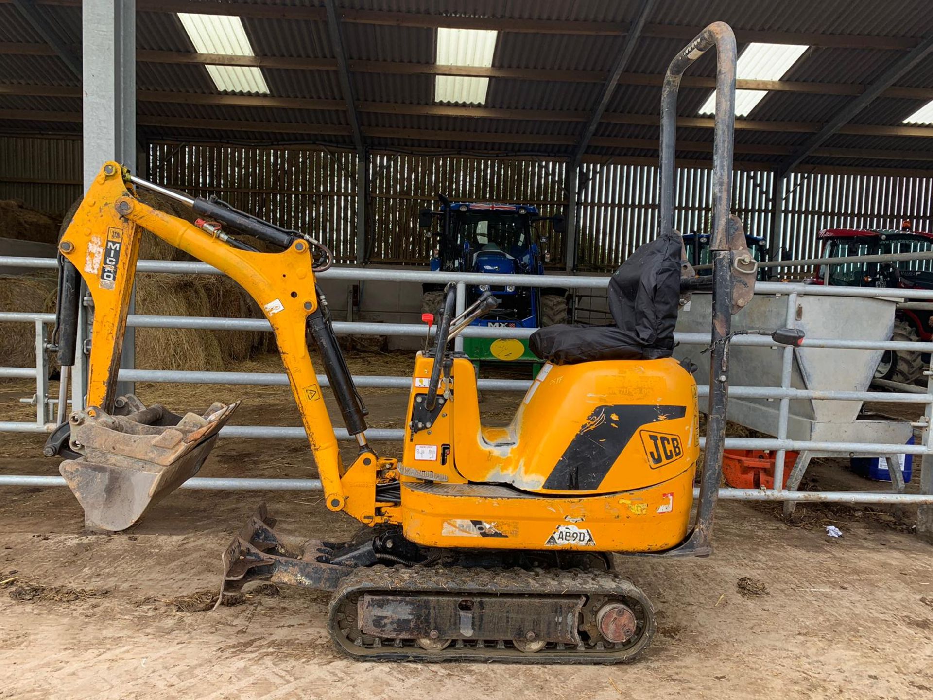 2010 JCB 808 TRACKED MICRO DIGGER C/W 3 X BUCKETS 950 KG, RUNS, WORKS & DIGS *PLUS VAT*