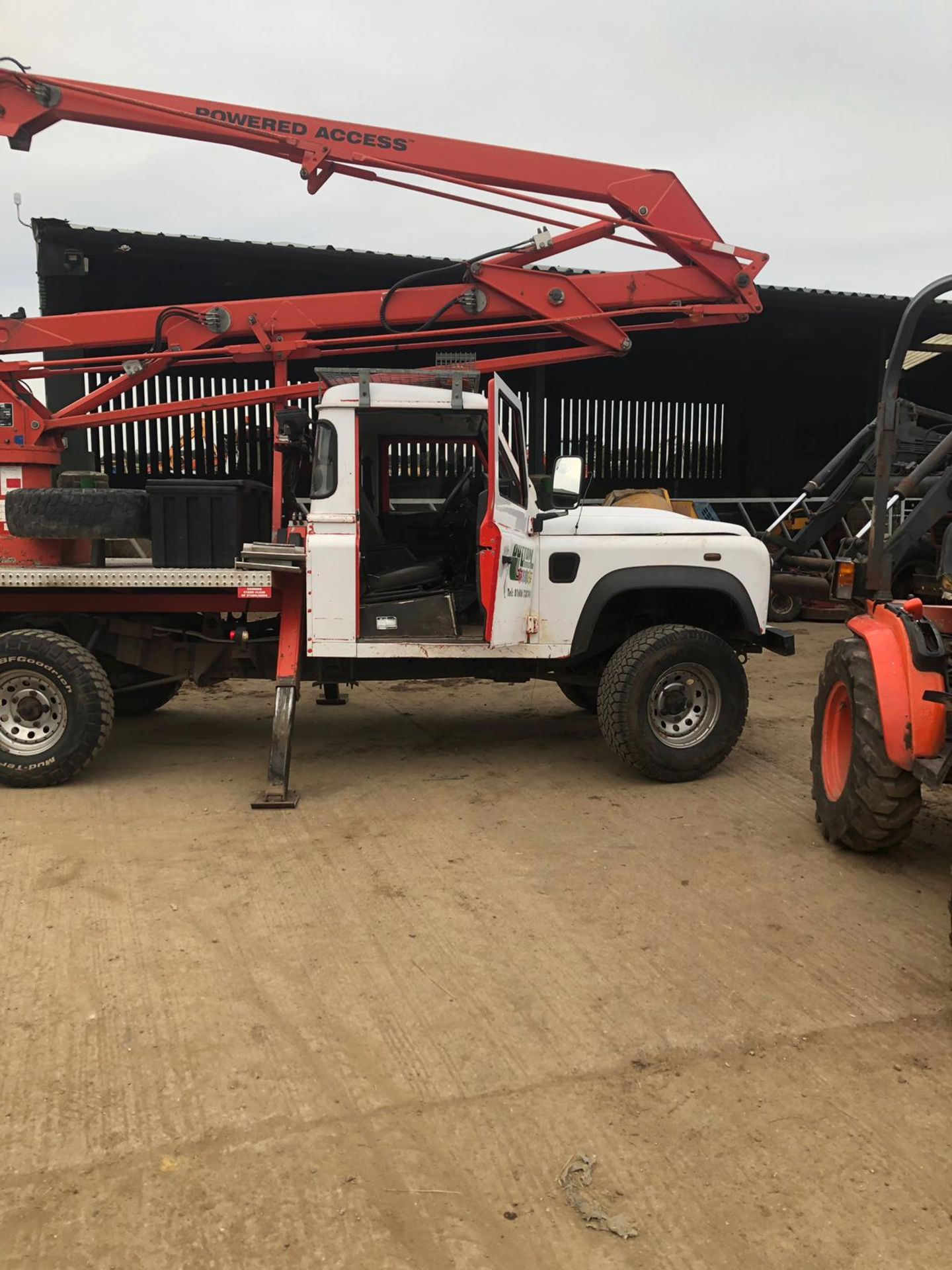 2009/09 REG LAND ROVER DEFENDER 130 S/C 2.4 DIESEL WHITE CHERRY PICKER 3500 KG *PLUS VAT* - Image 2 of 8