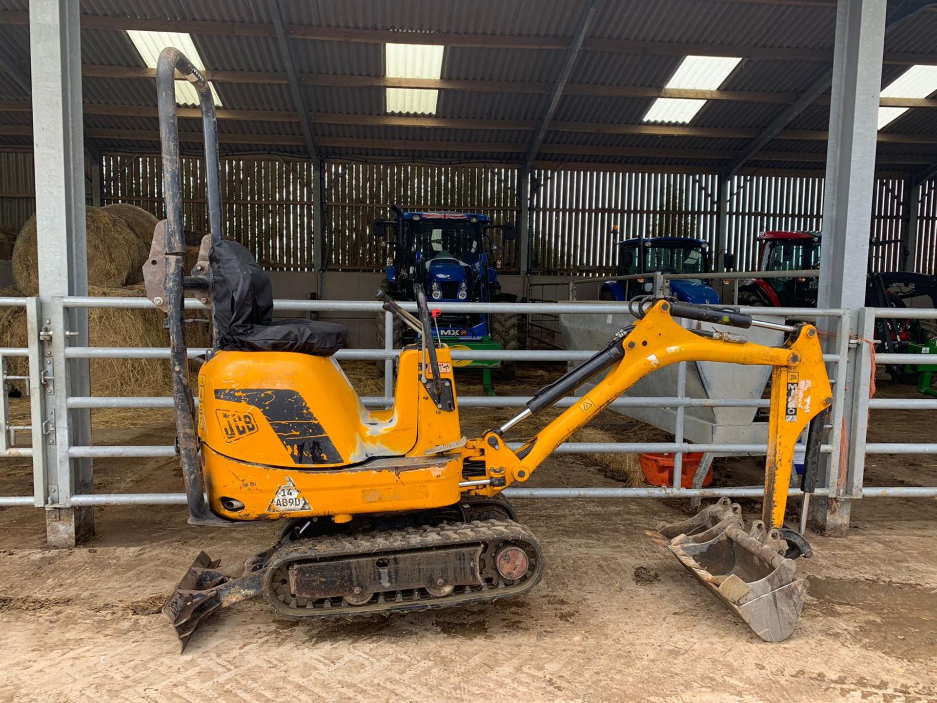 2010 JCB 808 TRACKED MICRO DIGGER C/W 3 X BUCKETS 950 KG, RUNS, WORKS & DIGS *PLUS VAT* - Bild 4 aus 12