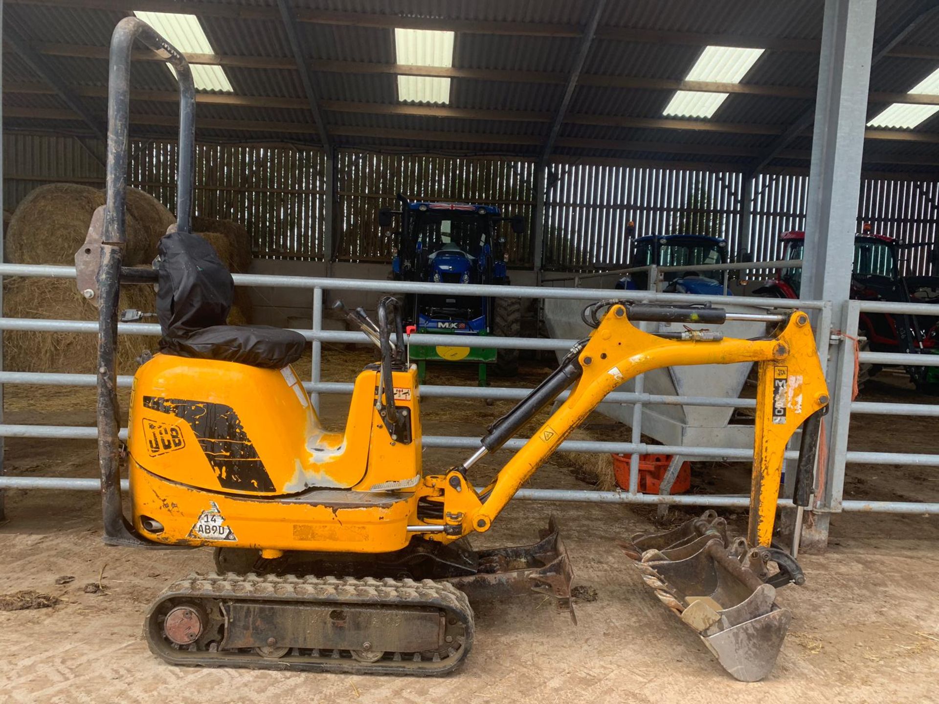 2010 JCB 808 TRACKED MICRO DIGGER C/W 3 X BUCKETS 950 KG, RUNS, WORKS & DIGS *PLUS VAT* - Bild 3 aus 12