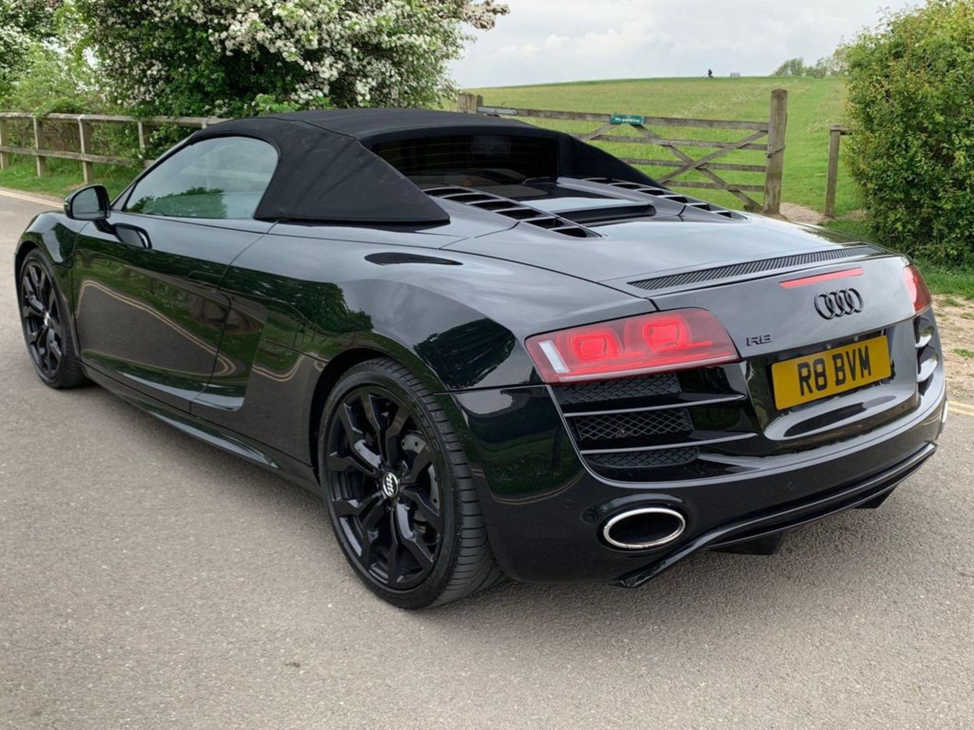 2010 AUDI R8 SPYDER QUATTRO V10 5.2L PETROL SEMI-AUTOMATIC GEARBOX BLACK CONVERTIBLE *NO VAT* - Image 5 of 14