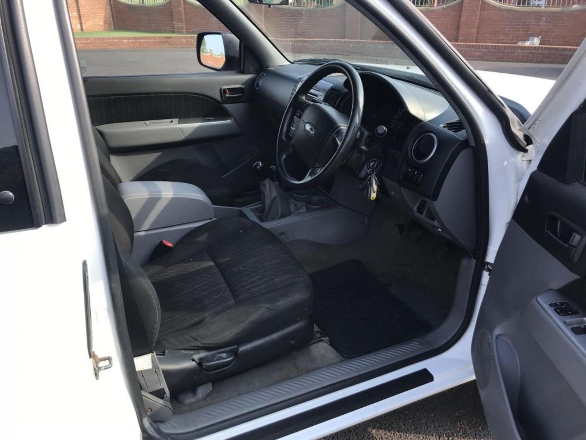 2010/60 REG FORD RANGER XL 4X4 DOUBLE CAB TDCI 2.5 DIESEL WHITE PICK-UP, SHOWING 0 FORMER KEEPERS - Image 18 of 21