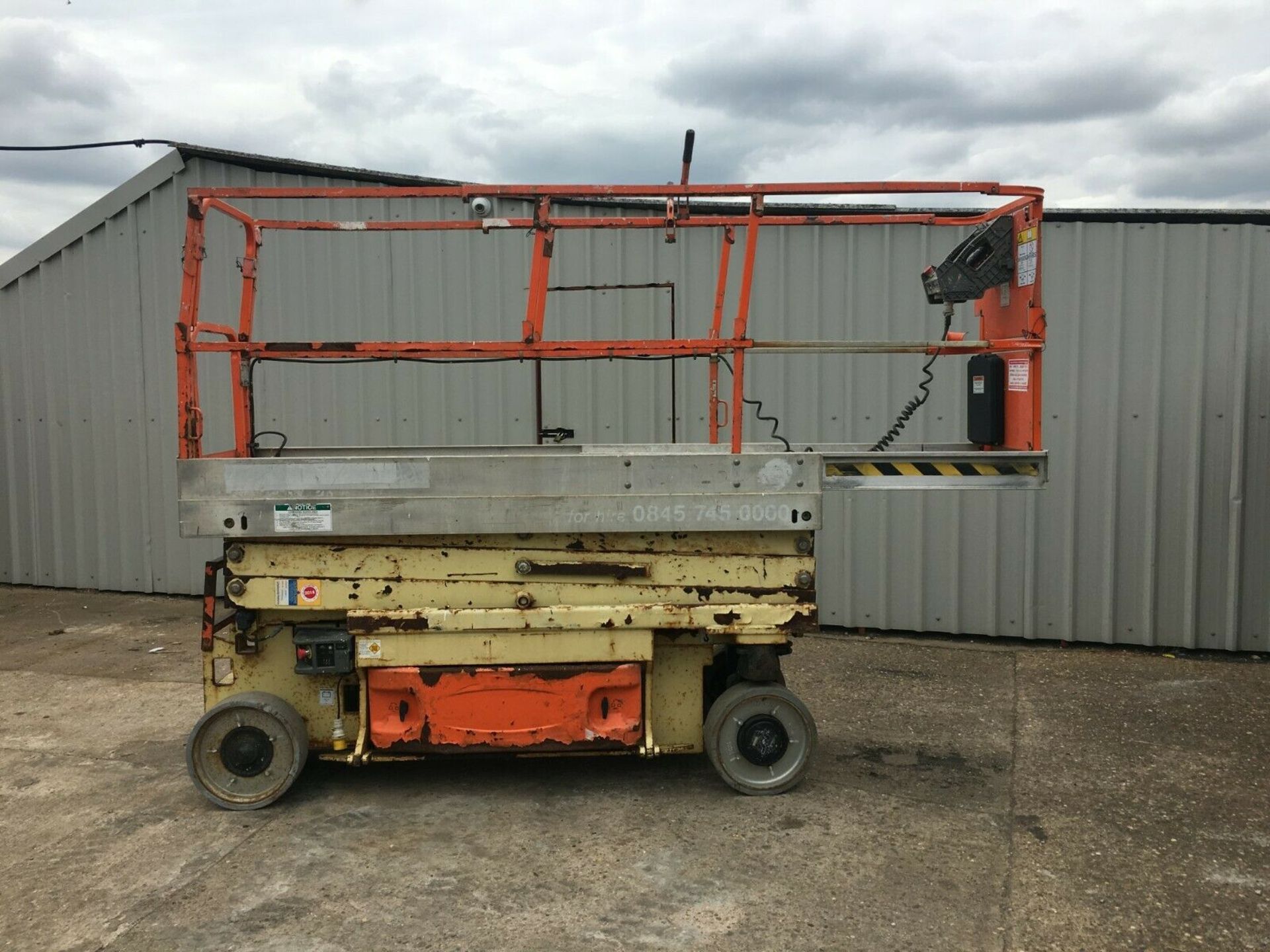 JLG 2030 ES ELECTRIC SCISSOR LIFT, ONLY 181 HOURS, PERFECT WORKING CONDITION *PLUS VAT* - Bild 4 aus 7