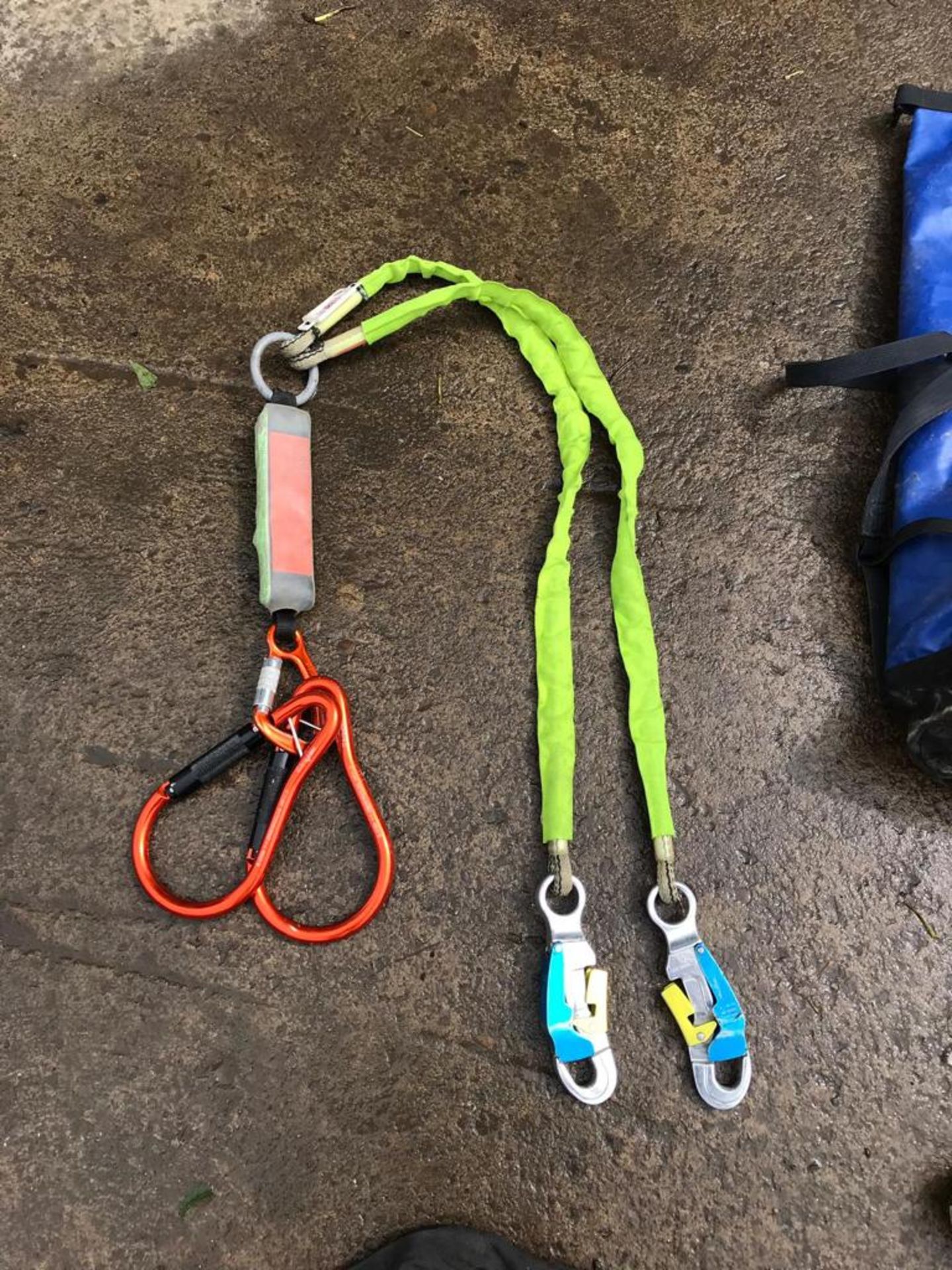 QTY OF CLIMBING GEAR AND HARNESS *PLUS VAT* - Image 8 of 15