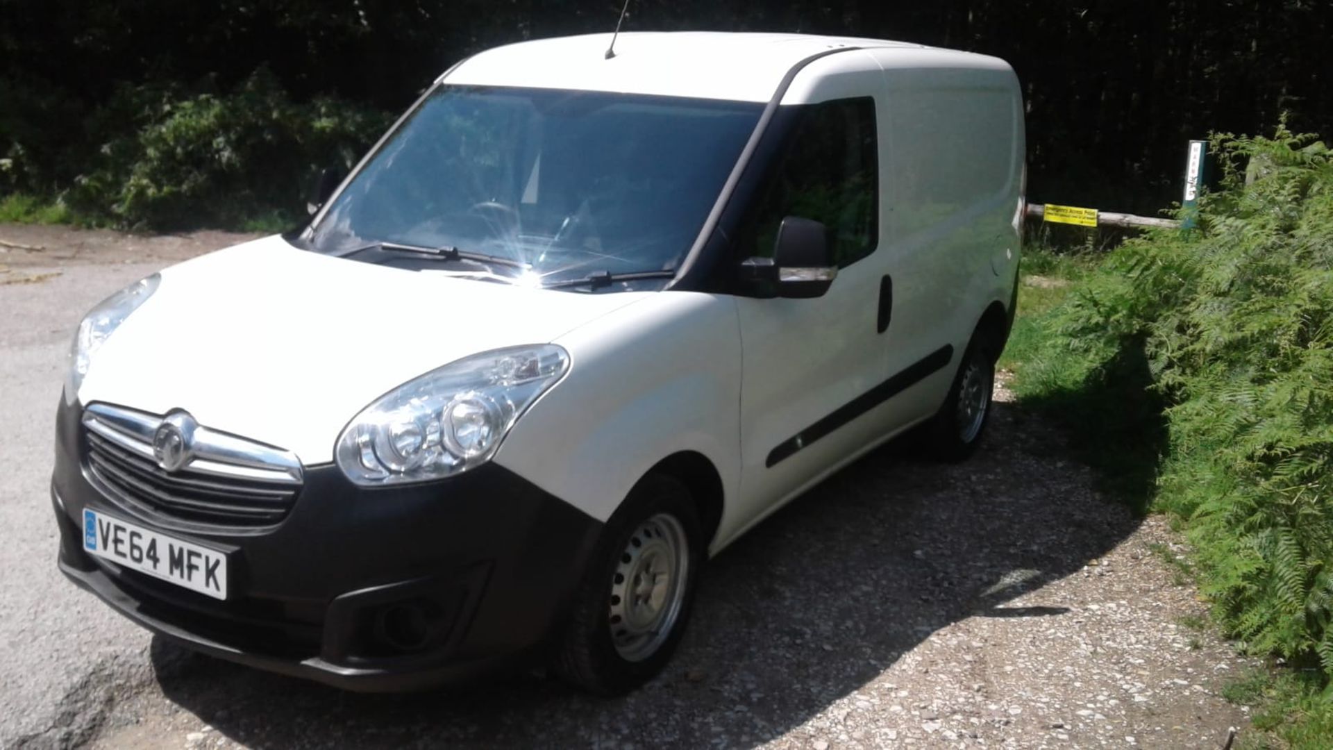 2015/64 REG VAUXHALL COMBO 2000 L1H1 CDTI SS E 1.25 DIESEL WHITE PANEL VAN, SHOWING 0 FORMER KEEPERS - Image 2 of 9
