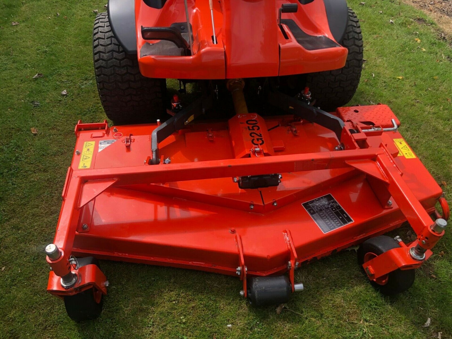 KUBOTA 3680 MOWER, YEAR 2014, COMPLETE WITH ROTARY DECK TRIMAX FLAIL DECK, 4 WHEEL DRIVE *PLUS VAT* - Bild 7 aus 11