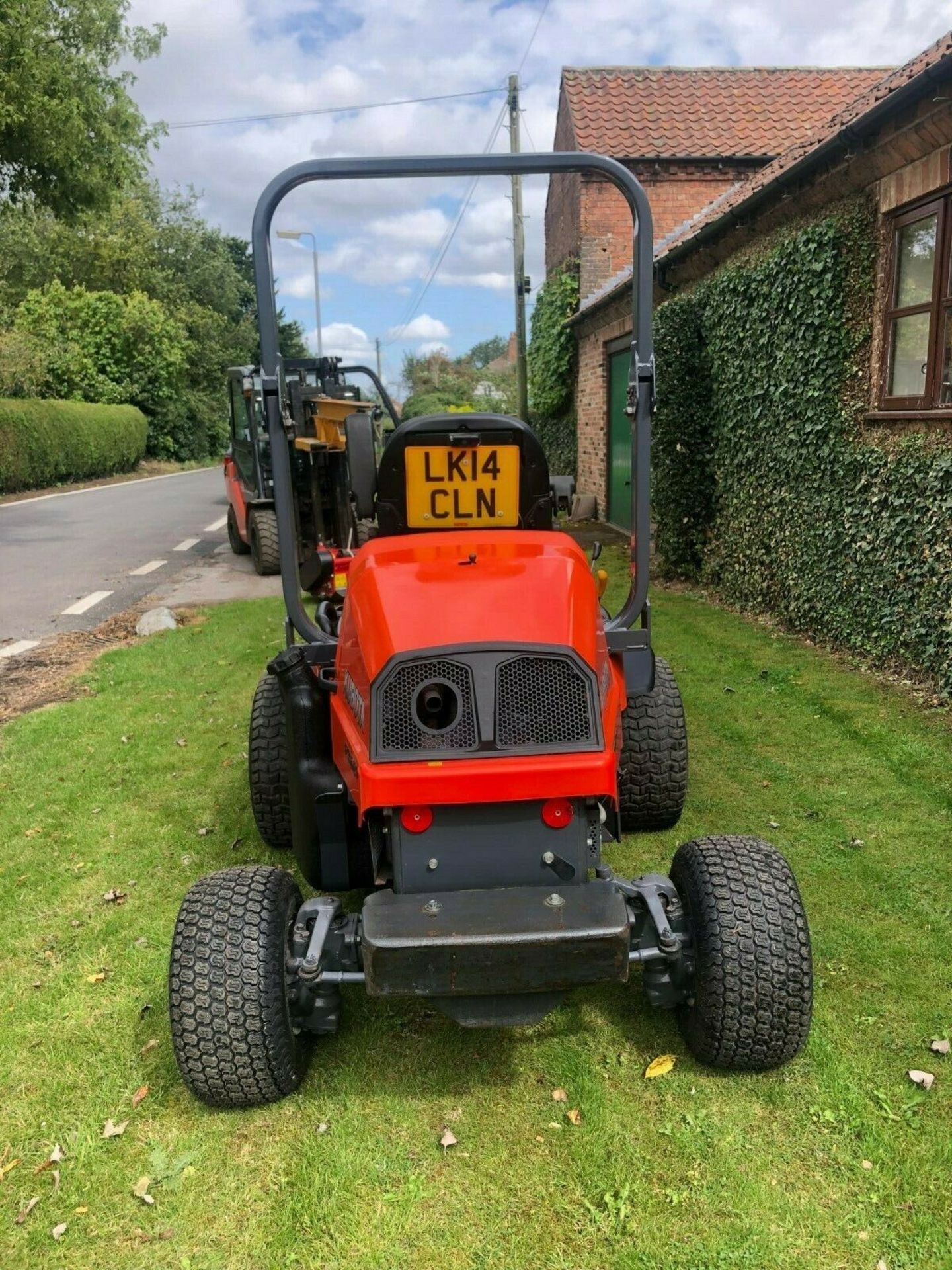 KUBOTA 3680 MOWER, YEAR 2014, COMPLETE WITH ROTARY DECK TRIMAX FLAIL DECK, 4 WHEEL DRIVE *PLUS VAT* - Bild 4 aus 11