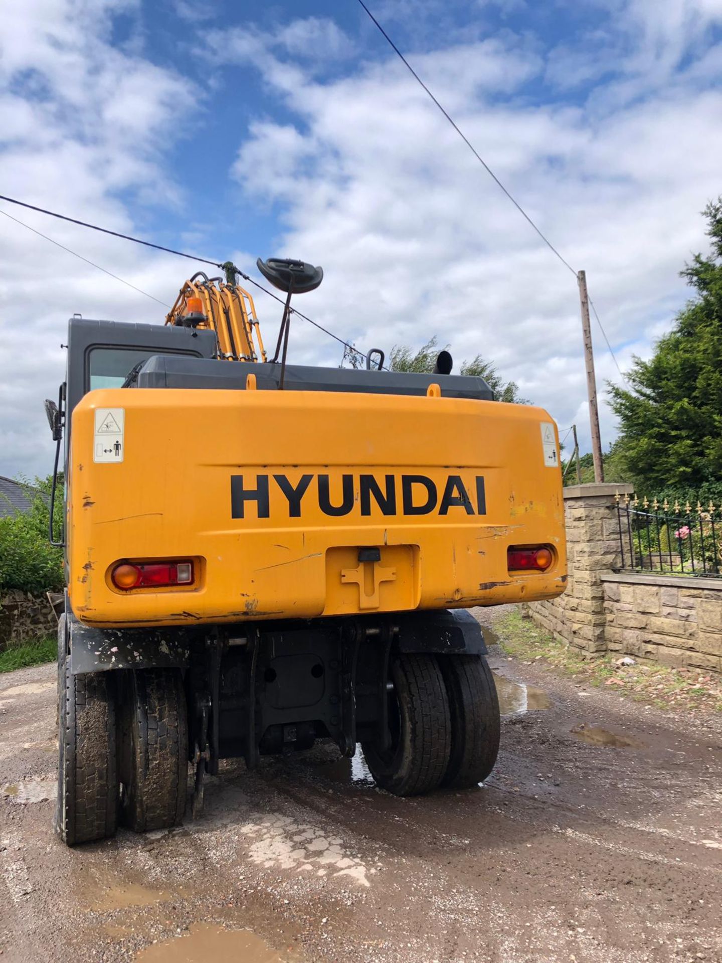 2007 HYUNDAI ROBEX 200W-7A 20 TON RUBBER DUCK WITH BLADE, RUNS, WORKS DOES WHAT IT SHOULD *PLUS VAT* - Image 2 of 8