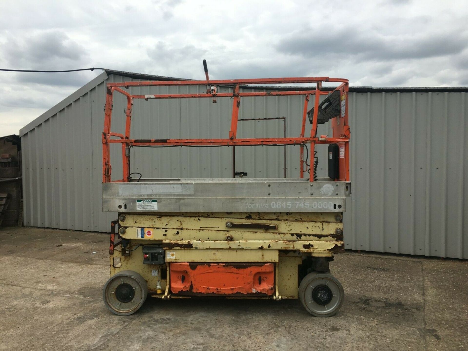 JLG 2030 ES ELECTRIC SCISSOR LIFT, ONLY 181 HOURS, PERFECT WORKING CONDITION *PLUS VAT* - Image 5 of 7