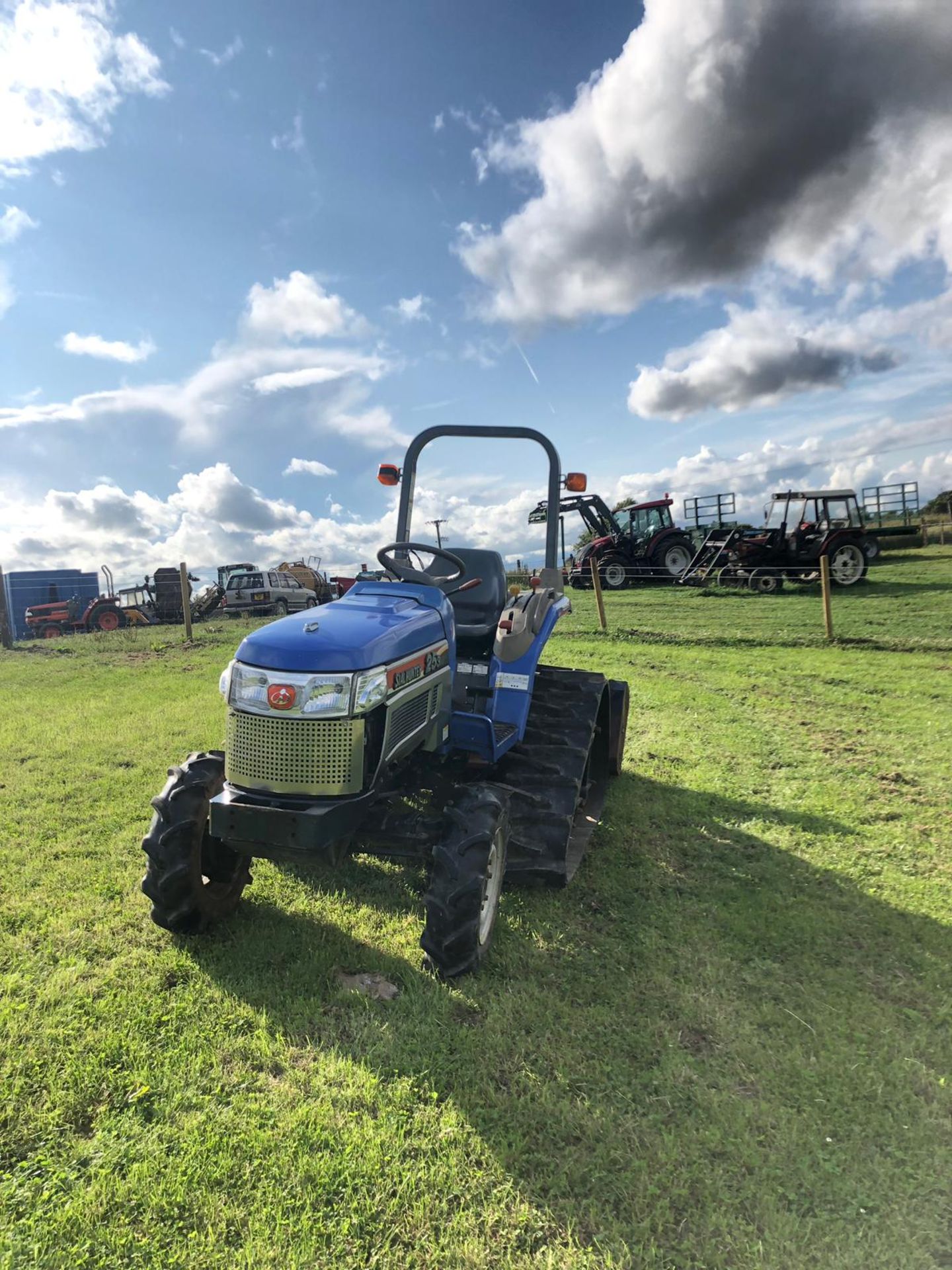 ISEKI 253 TRACKED TRACTOR, RUNS WORKS & DRIVES, 4 WHEEL DRIVE, FLAIL MOWER NOT INCLUDED *NO VAT* - Image 6 of 7