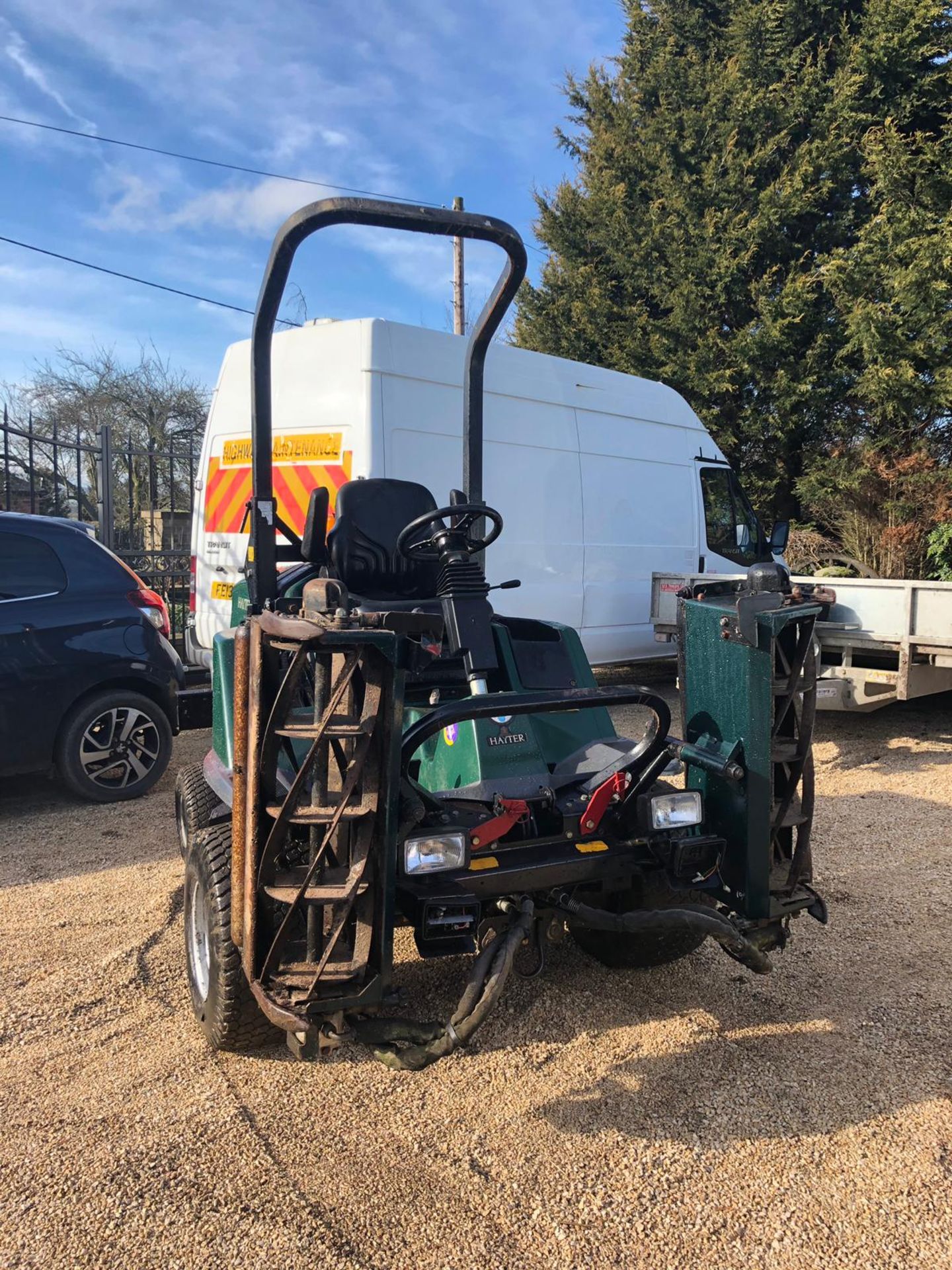 2009 HAYTER 324 RIDE ON LAWN MOWER 4 WHEEL DRIVE, RUNS DRIVES AND CUTS *PLUS VAT* - Image 2 of 6