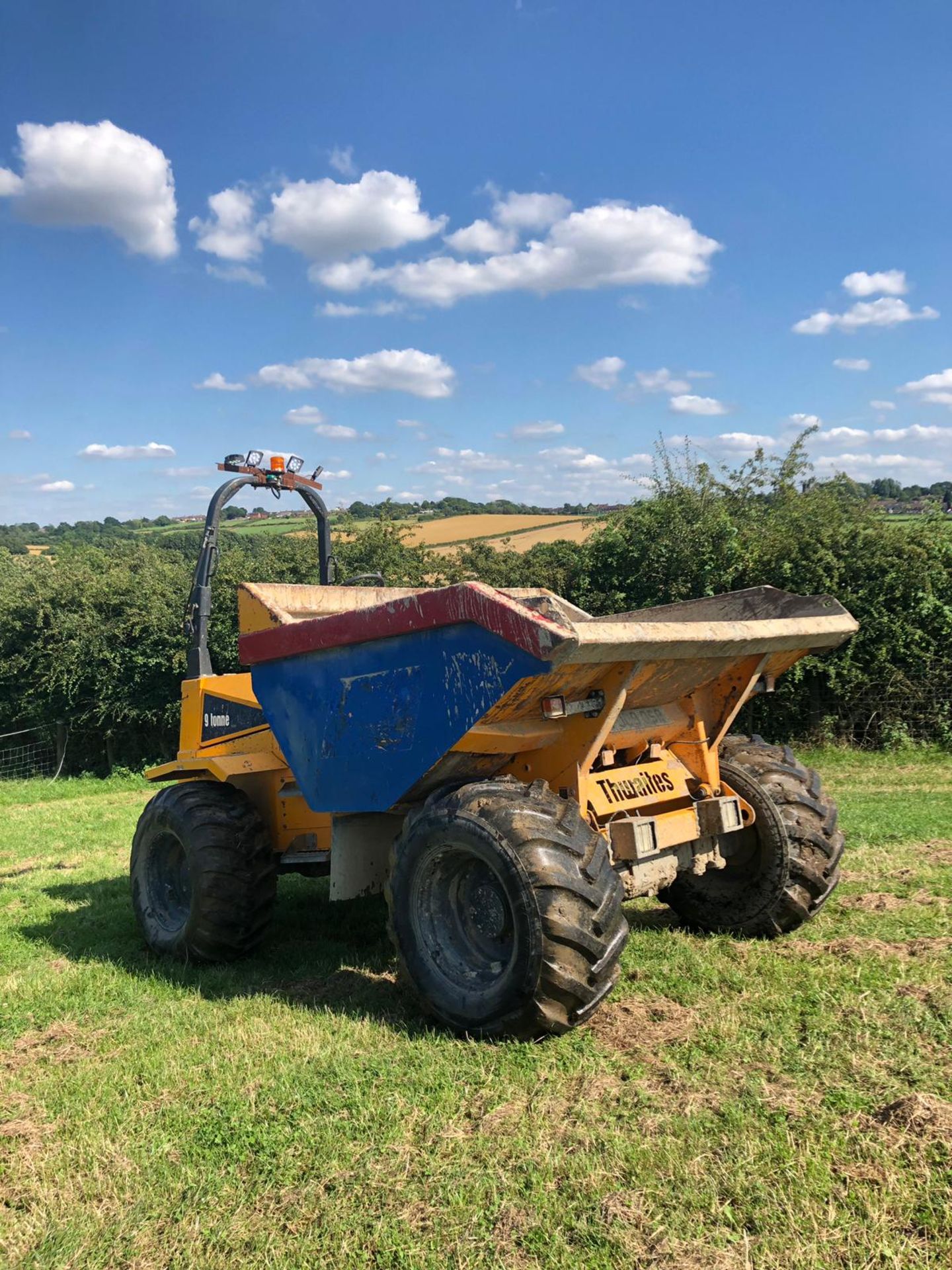 2009 THWAITES 9 TON STRAIGHT TIP DUMPER, RUNS, WORKS AND TIPS *PLUS VAT* - Image 2 of 13