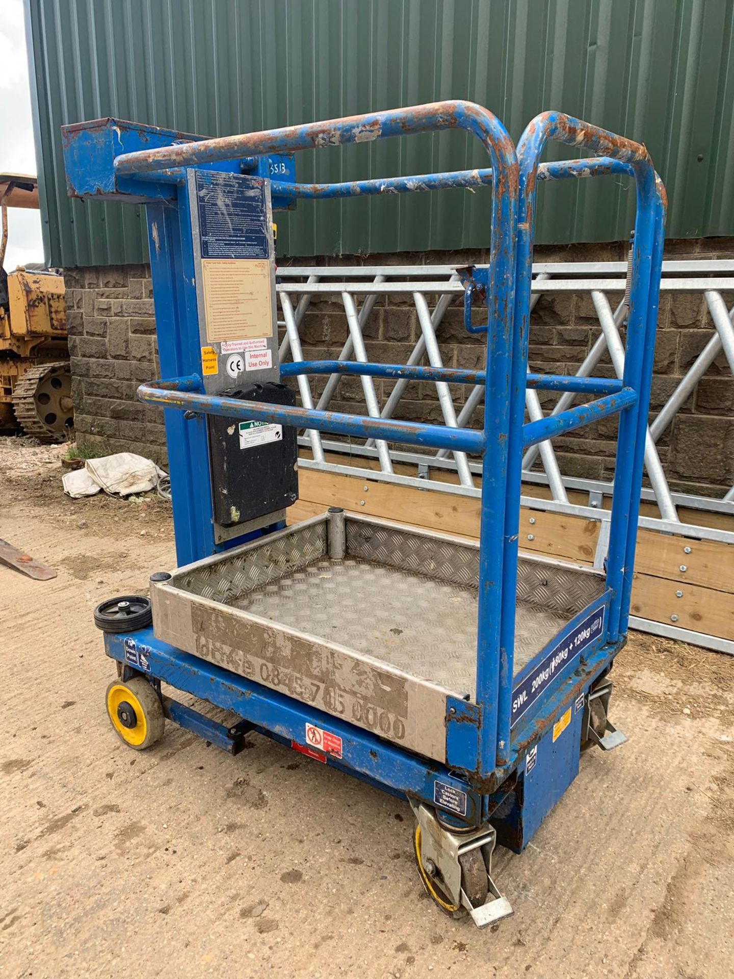 2010 POWER TOWER NANO ACCESS PLATFORM, WORKING HEIGHT 4.5M *PLUS VAT* - Image 2 of 9