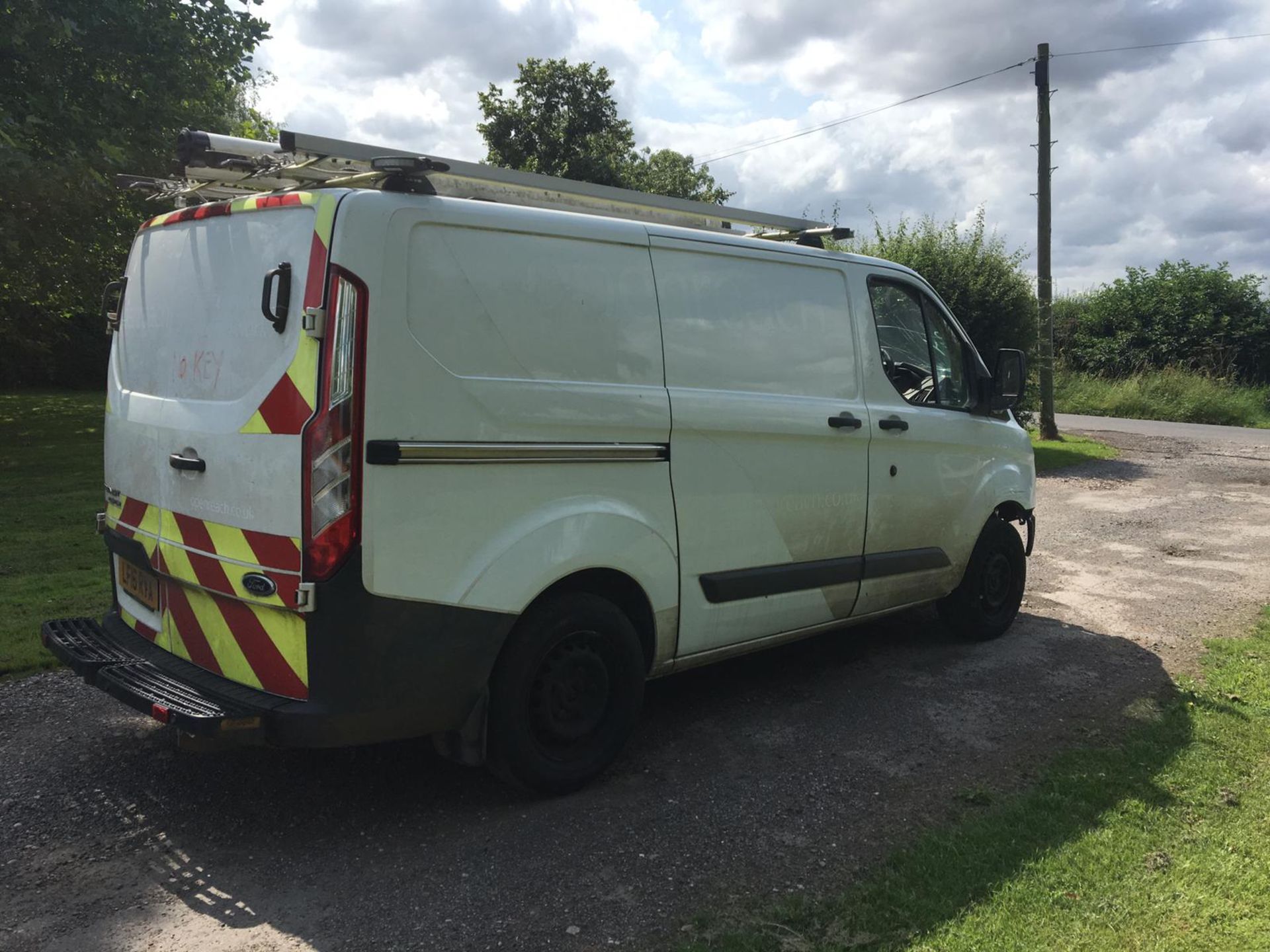 2016/16 REG FORD TRANSIT CUSTOM 310 ECO-TECH 2.2 DIESEL WHITE PANEL VAN, SHOWING 0 FORMER KEEPERS - Image 7 of 12