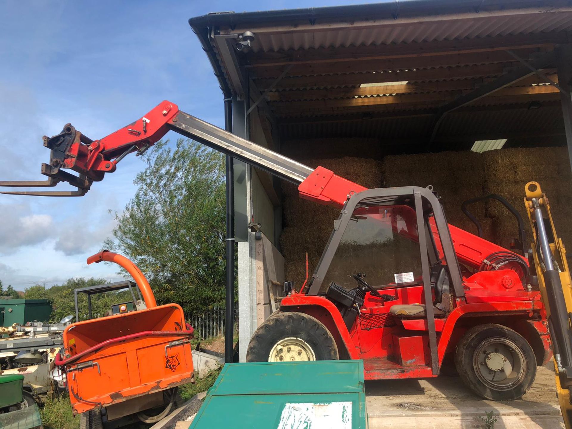 2004 MANITOU BT420 TELESCOPIC HANDLER, RUNS WORKS AND LIFTS *PLUS VAT* - Image 2 of 8