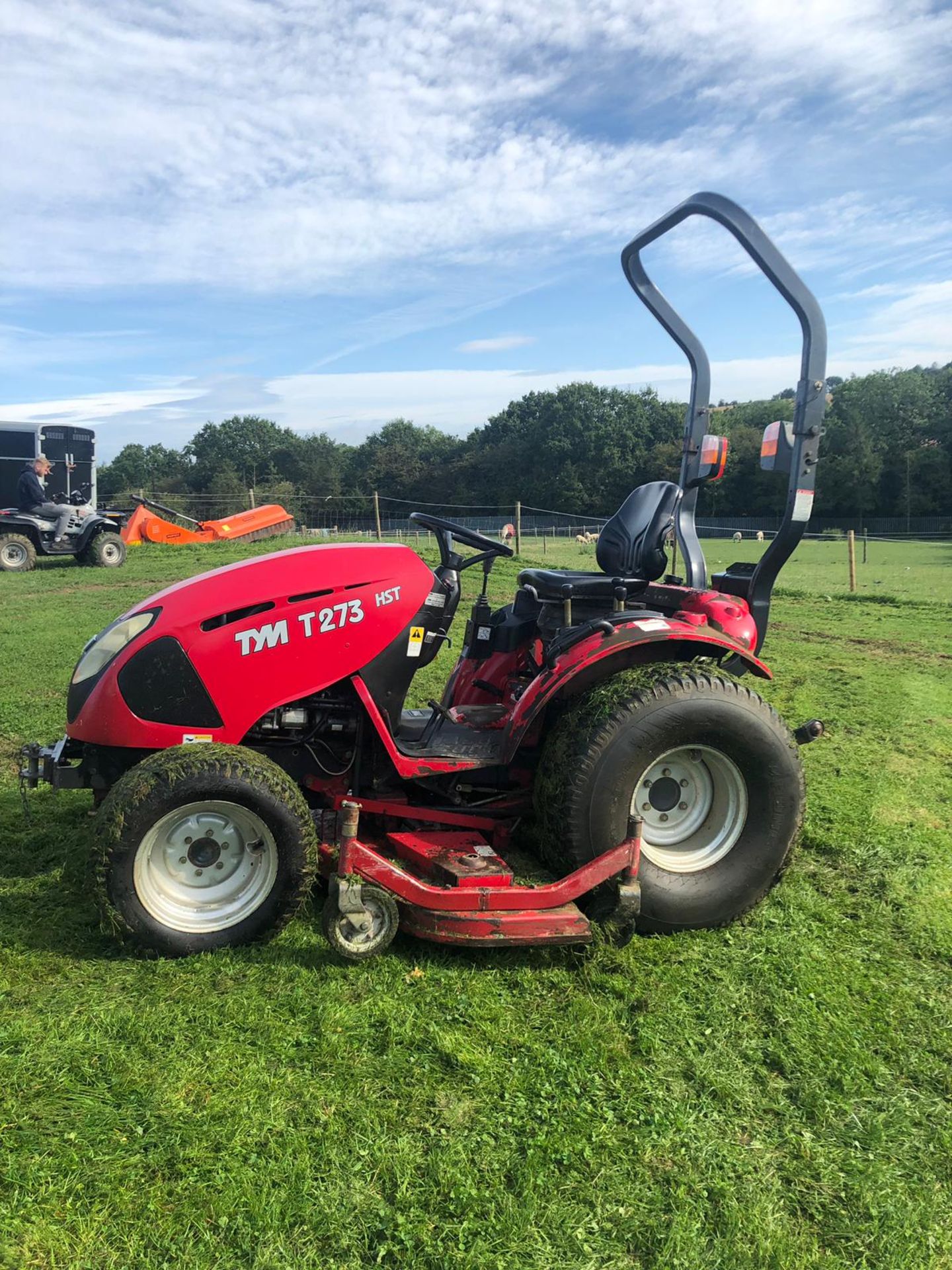 TYM T273 HST COMPACT TRACTOR WITH MOWER DECK, RUNS WORKS AND CUTS *PLUS VAT* - Image 3 of 5