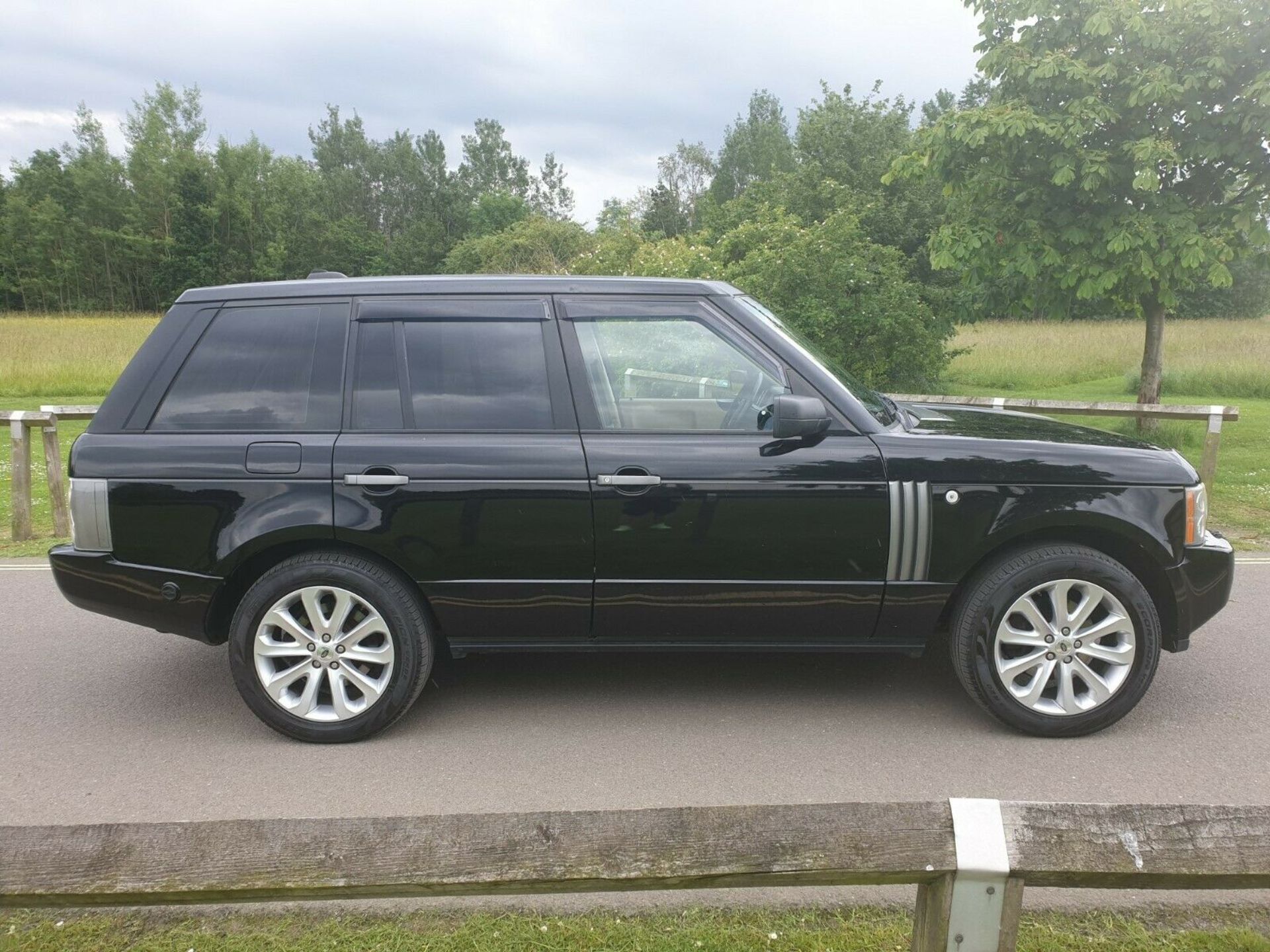 2006/06 REG LAND ROVER RANGE ROVER VOGUE 4.4 V8 LPG AUTOMATIC BLACK *NO VAT* - Image 6 of 12