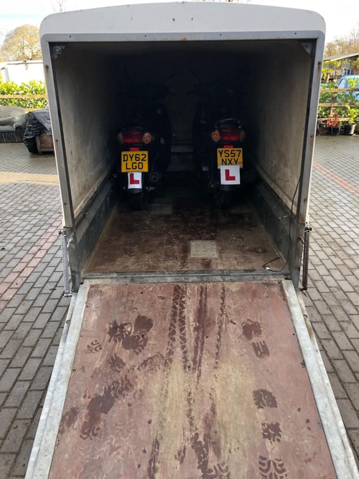 SPECIALIST SINGLE AXLE TOW ABLE MOTORBIKE TRANSPORT COVERED TRAILER WITH REAR RAMP *PLUS VAT* - Image 8 of 9
