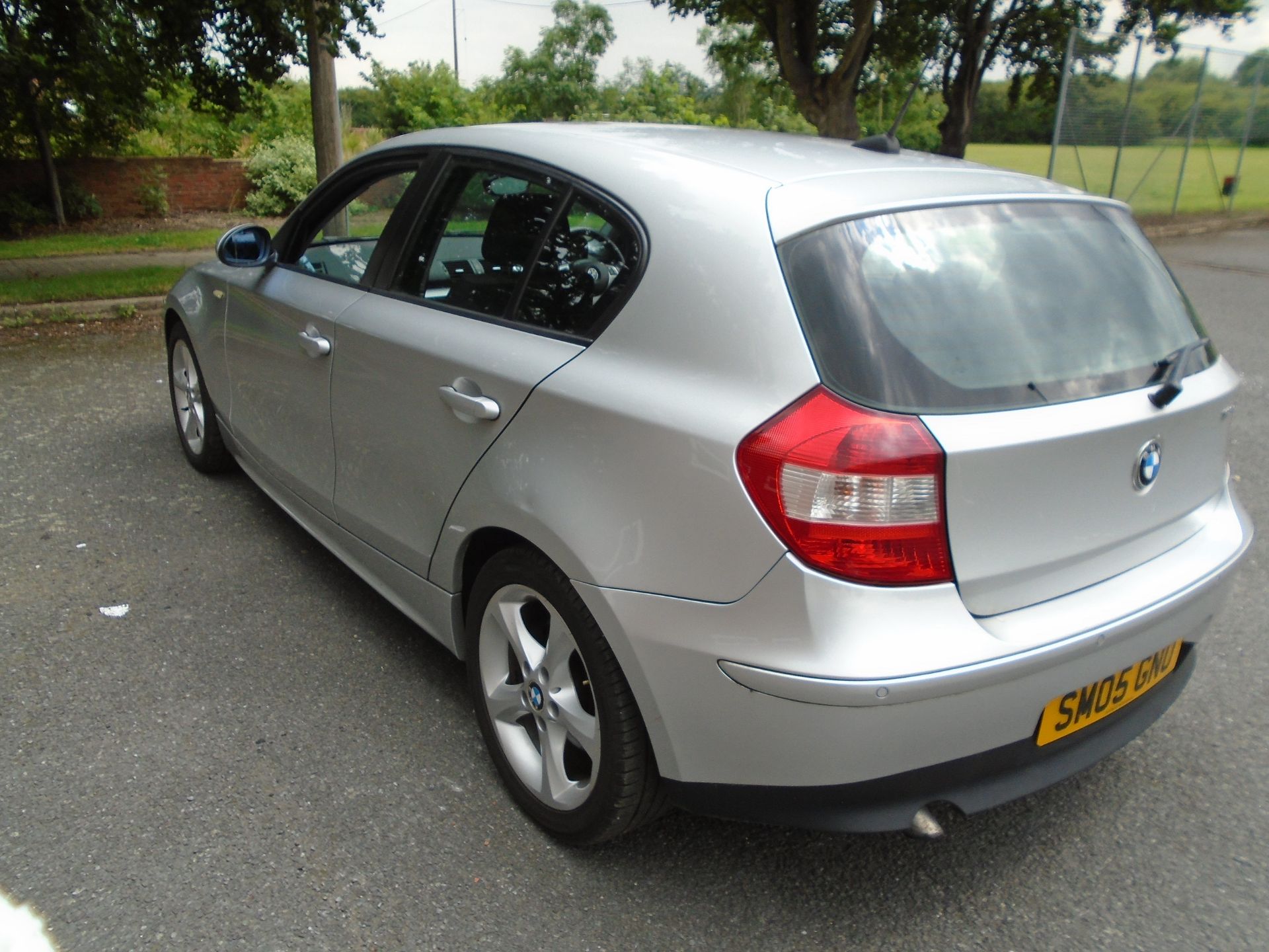 2005/05 REG BMW 120D SE 2.0 DIESEL 5 DOOR HATCHBACK SILVER, SHOWING 2 FORMER KEEPERS *NO VAT* - Image 5 of 7