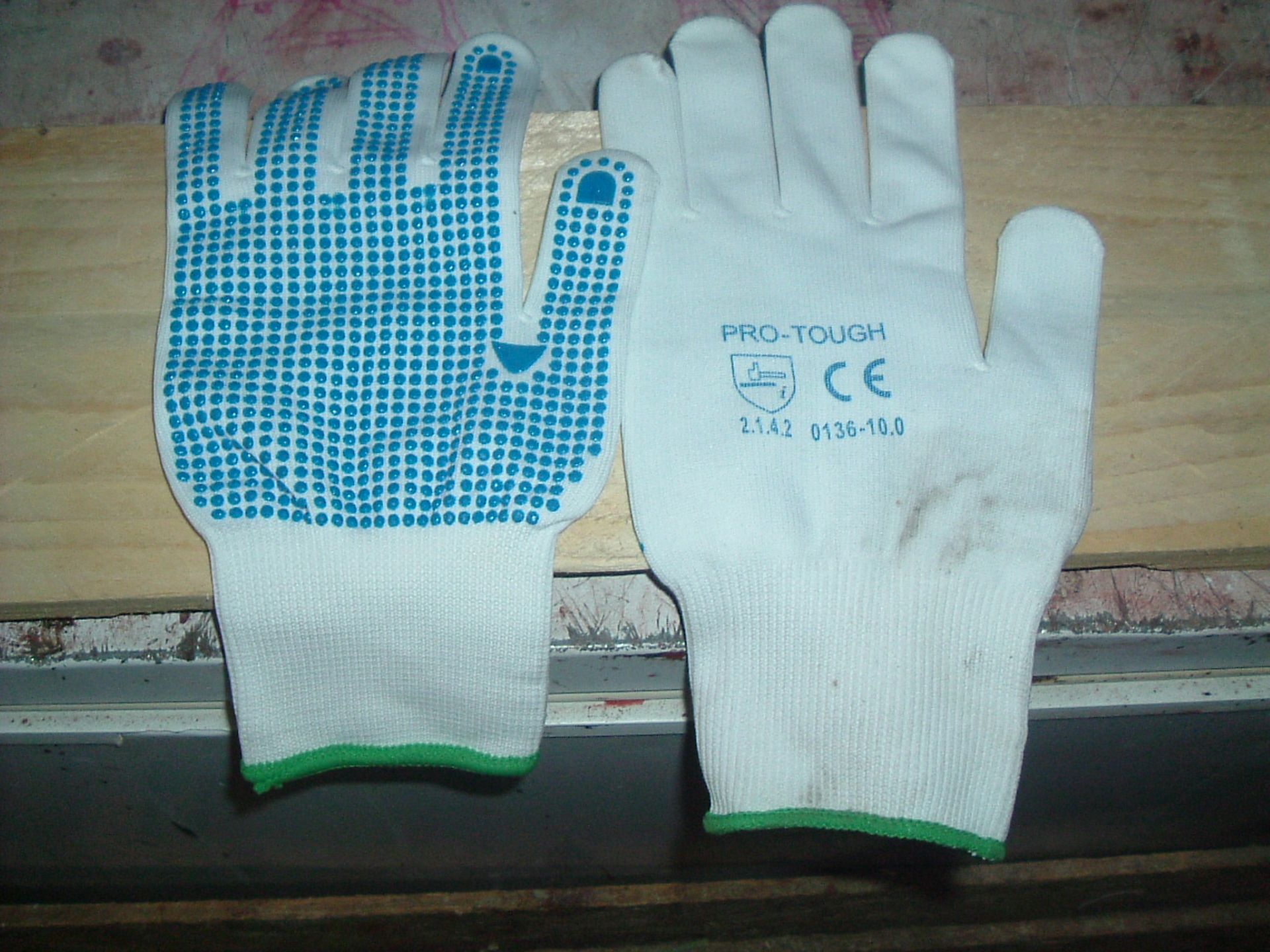 100 PAIRS OF WORK GLOVES *NO VAT*