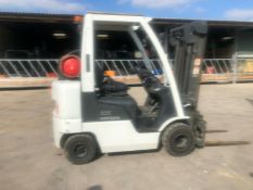 NISSAN FORKLIFT 25, GAS, 2.5 TONNE, DUPLEX MAST, SIDE SHIFT, NEW TYRES, SUPER CONDITION *PLUS VAT*