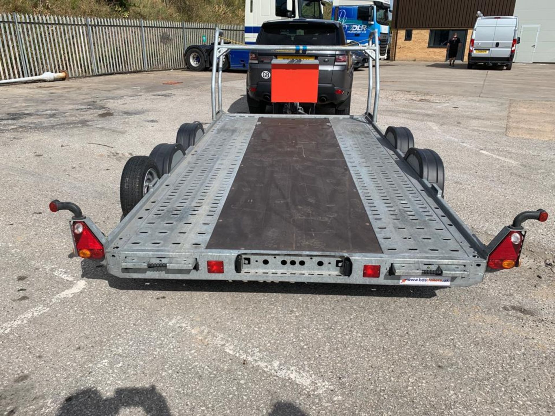 BRIAN JAMES TRAILERS TWIN AXLE 2600KG VEHICLE TRAILER WITH WHEEL RACK & STORAGE *PLUS VAT* - Image 3 of 9
