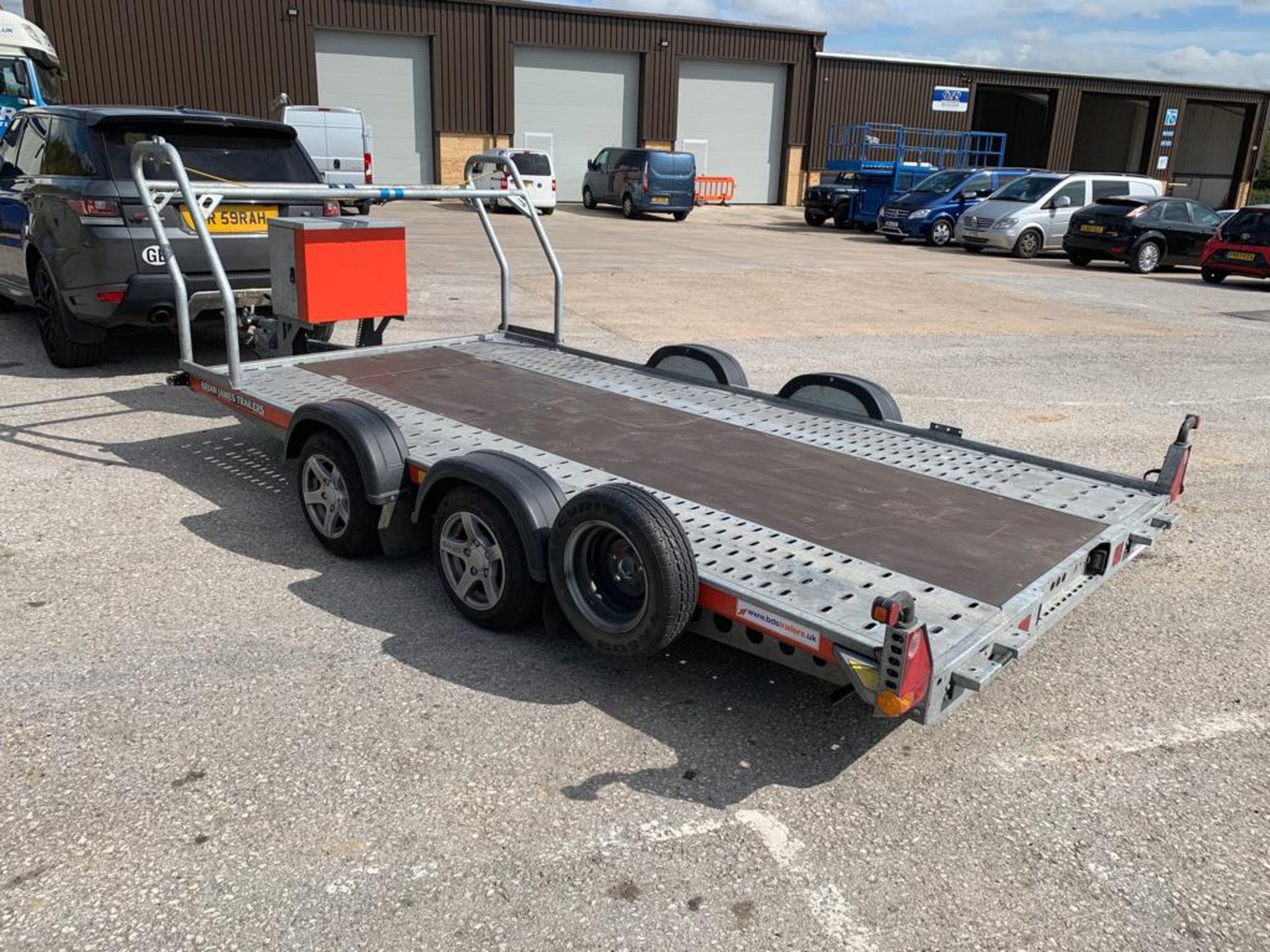 BRIAN JAMES TRAILERS TWIN AXLE 2600KG VEHICLE TRAILER WITH WHEEL RACK & STORAGE *PLUS VAT* - Image 4 of 9