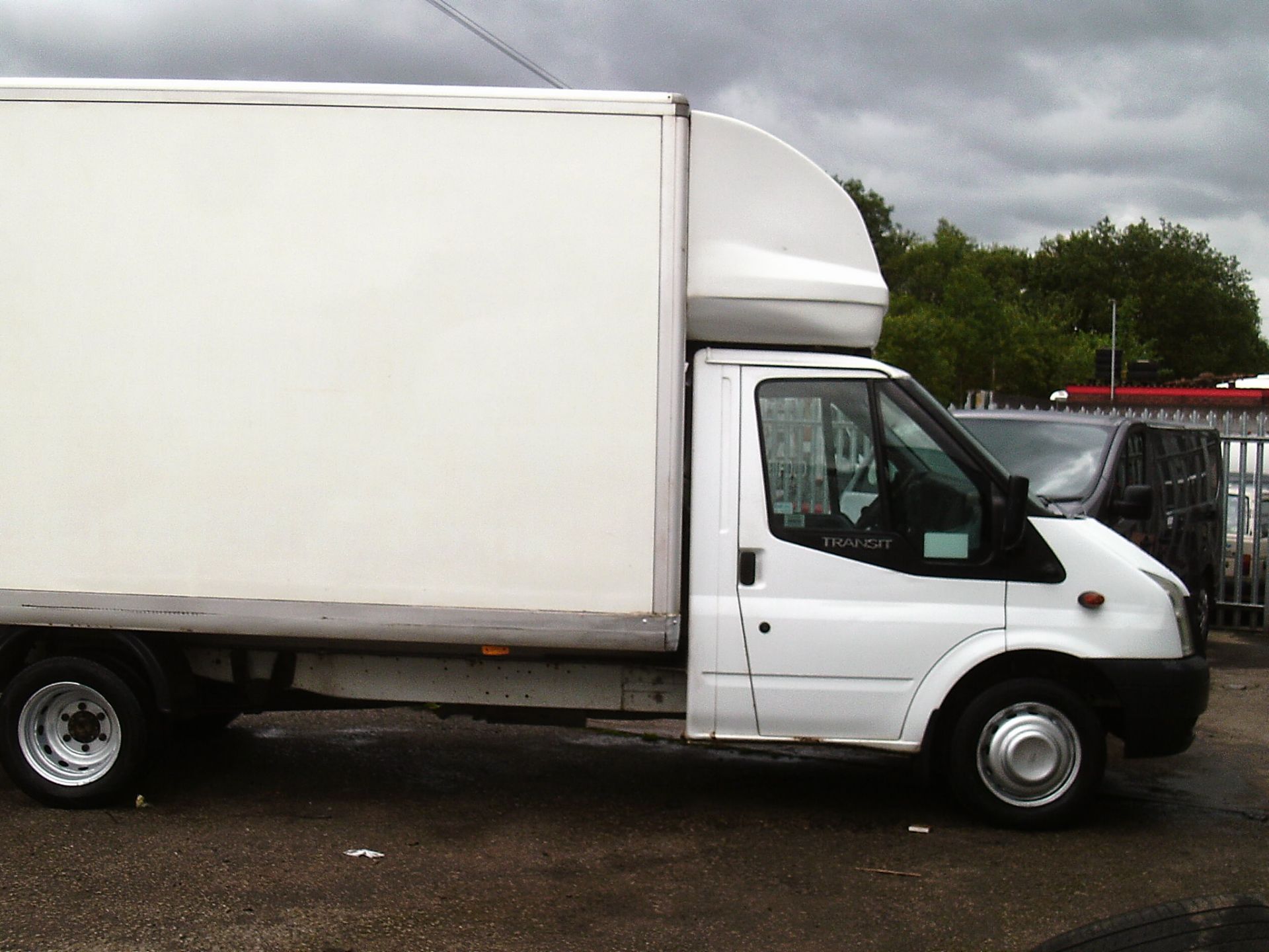 2012/12 REG FORD TRANSIT 125 T350 RWD 2.2 DIESEL LUTON BOX VAN WITH TAIL LIFT, 2 FORMER KEEPERS - Image 9 of 12