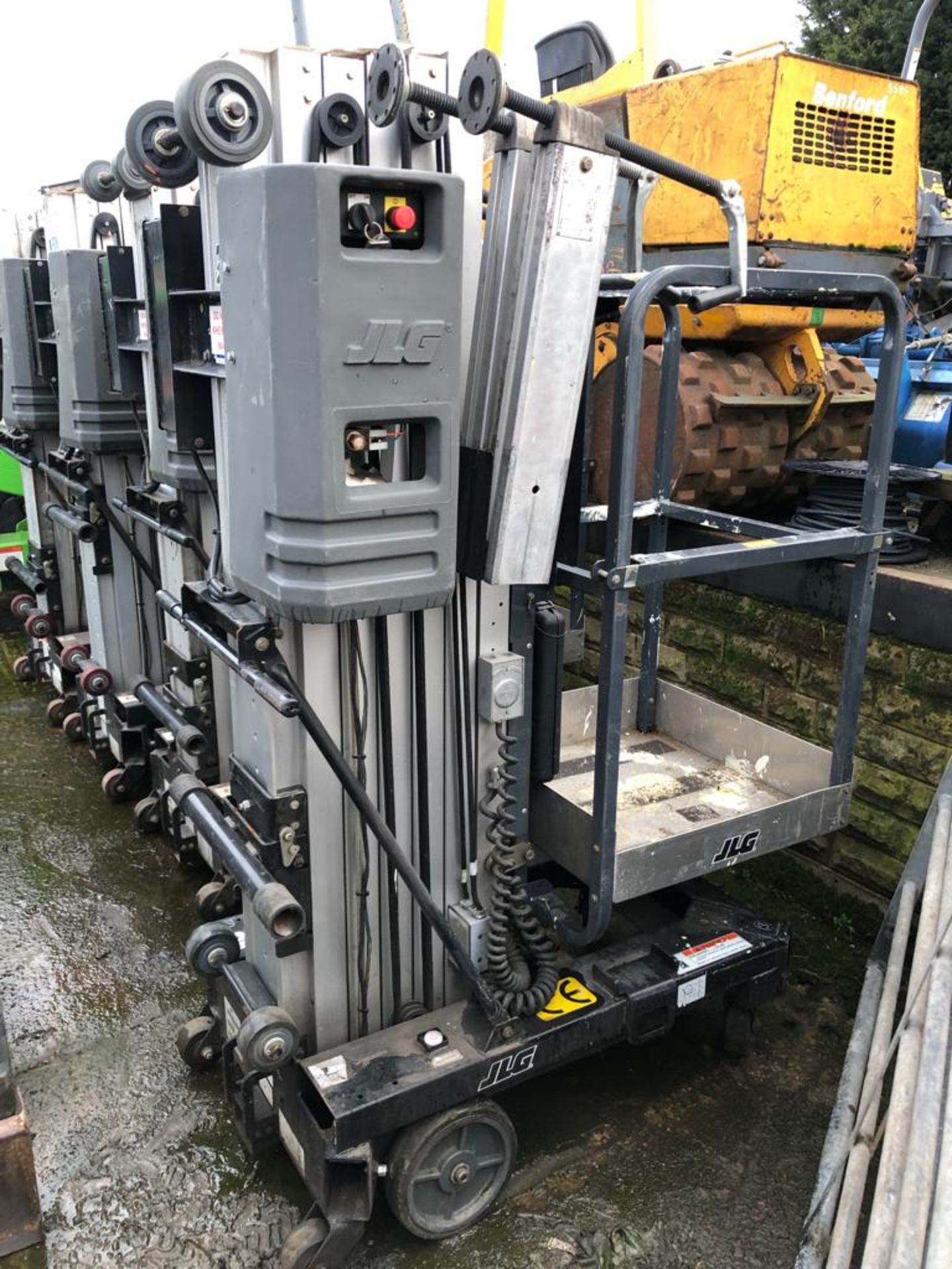 DS JLG 25AM PUSHAROUND VERTICAL MAST LIFT *PLUS VAT* SPECS