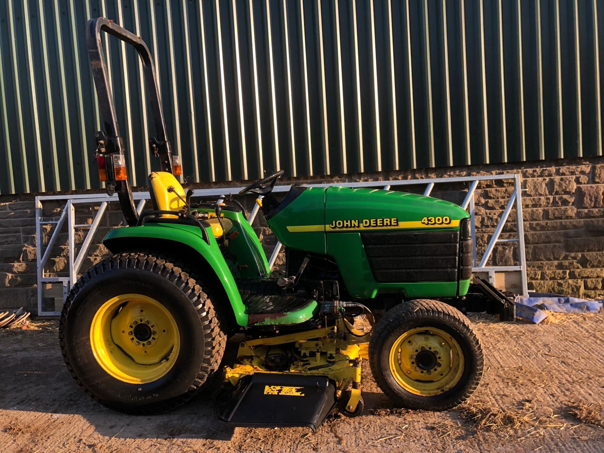 2000/W REG JOHN DEERE 4300 COMPACT UTILITY TRACTOR COMMERCIAL 60 DECK *PLUS VAT*