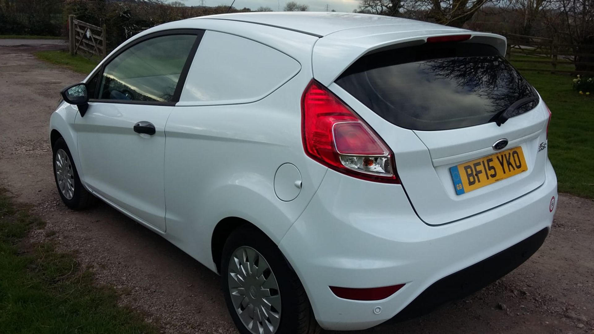 2015/15 REG FORD FIESTA ECONETIC TECH TDCI 1.6 CAR DERIVED VAN, SHOWING 0 FORMER KEEPERS *NO VAT* - Image 3 of 7