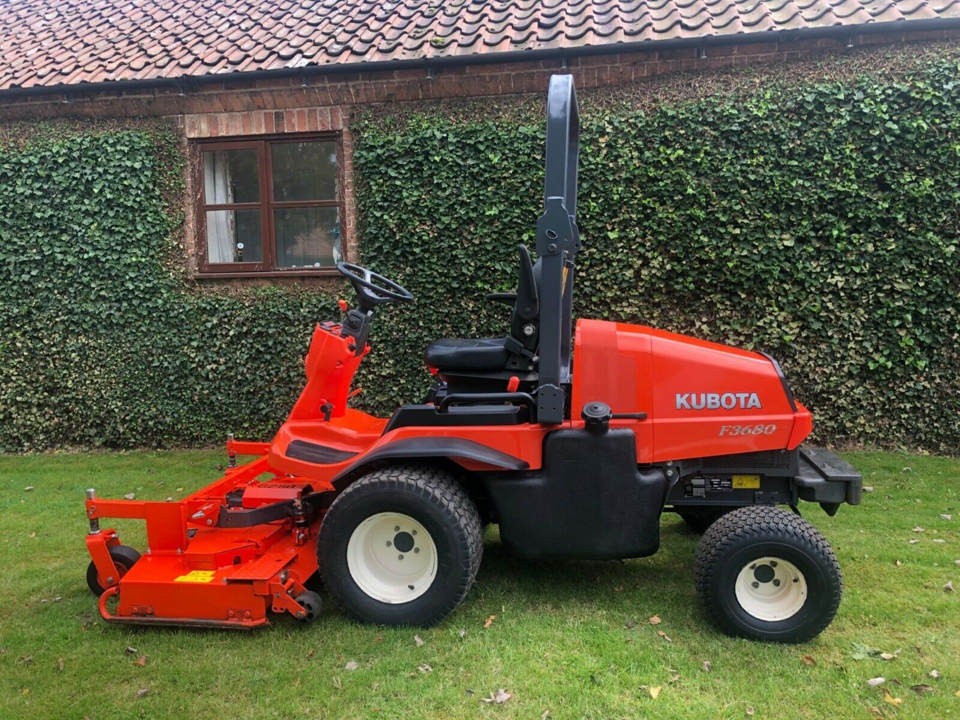 KUBOTA 3680 MOWER, YEAR 2014, COMPLETE WITH ROTARY DECK TRIMAX FLAIL DECK, 4 WHEEL DRIVE *PLUS VAT* - Image 3 of 11