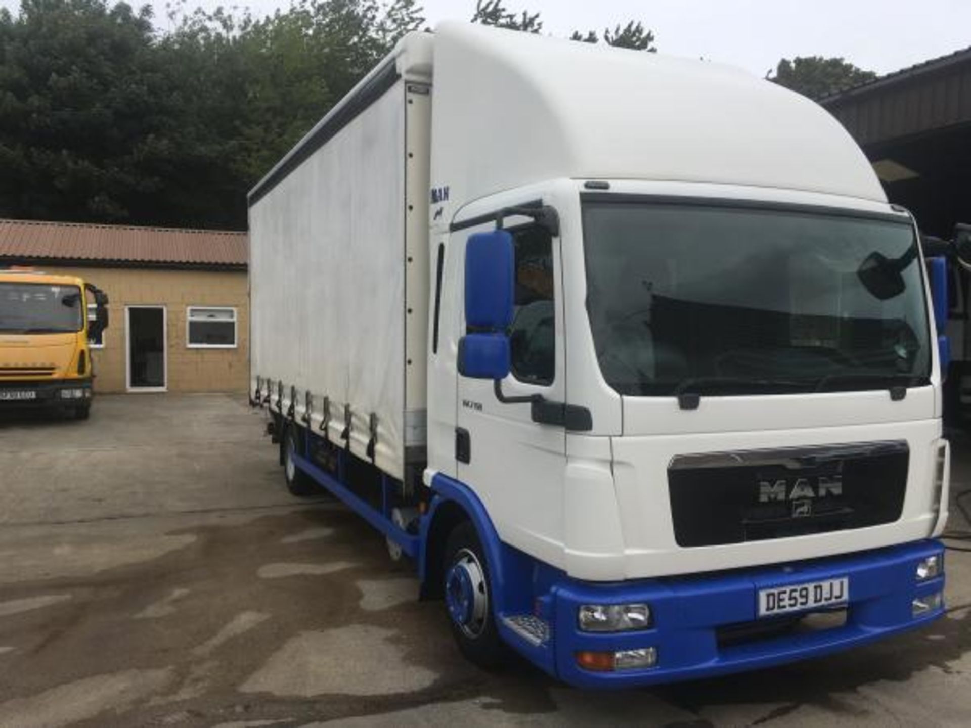 2009/59 REG MAN TGL 7.150 CURTAIN SIDE LORRY WITH UNDER FLOOR TAIL LIFT *NO VAT* - Image 2 of 19