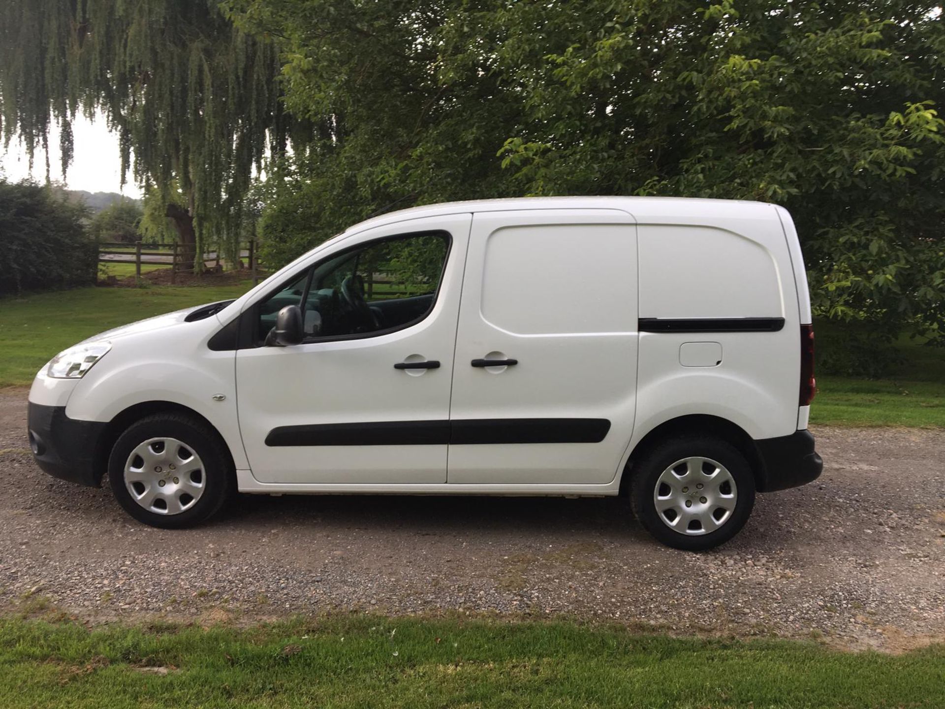 2015/15 REG PEUGEOT PARTNER 850 S L1 HDI 1.6 DIESEL WHITE PANEL VAN, SHOWING 0 FORMER KEEPERS - Image 4 of 13