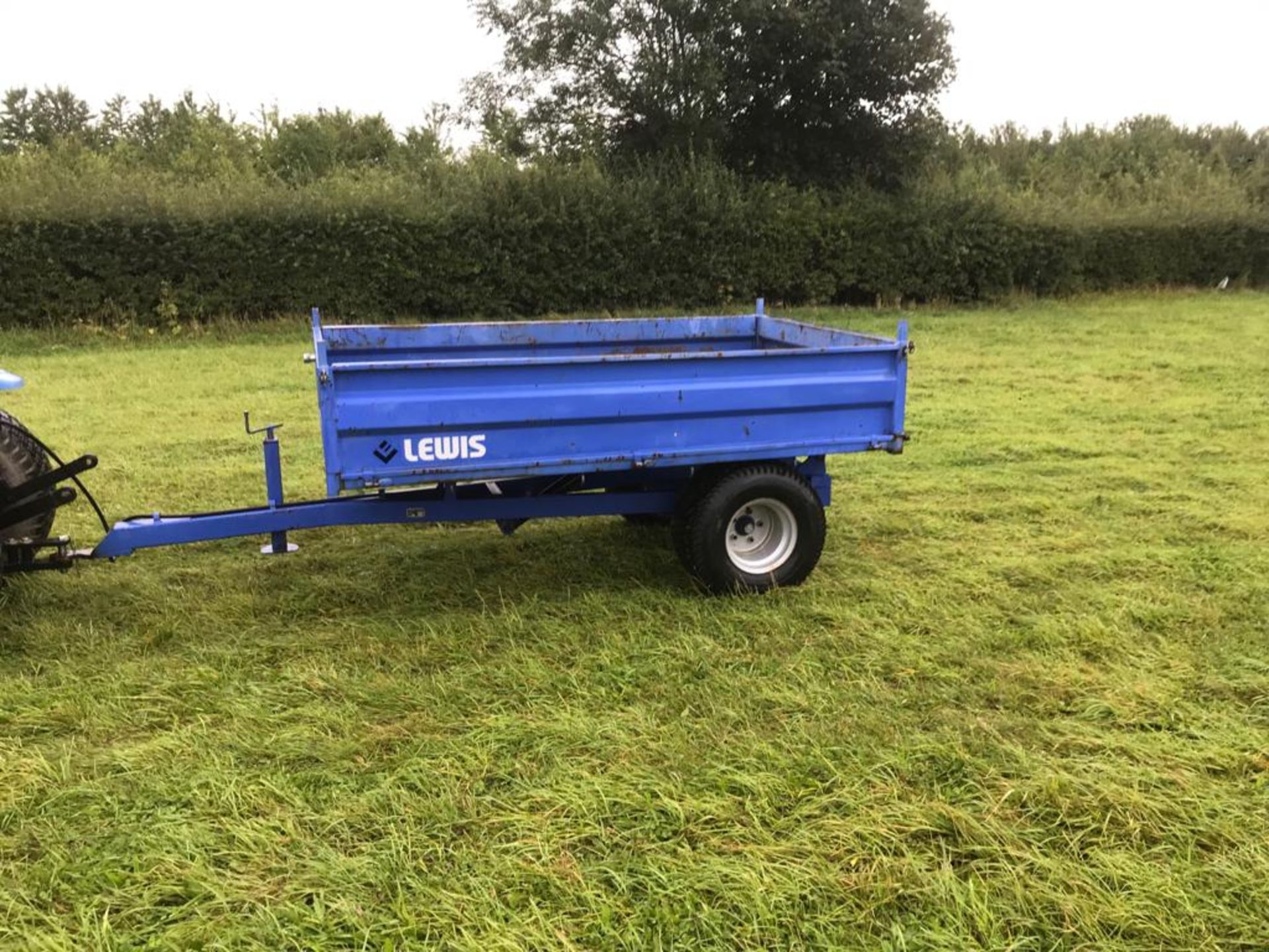 LEWIS DROP SIDE TIPPING TRAILER IDEAL FOR COMPACT TRACTOR, YEAR 2010, EX-COUNCIL *PLUS VAT* - Image 5 of 8