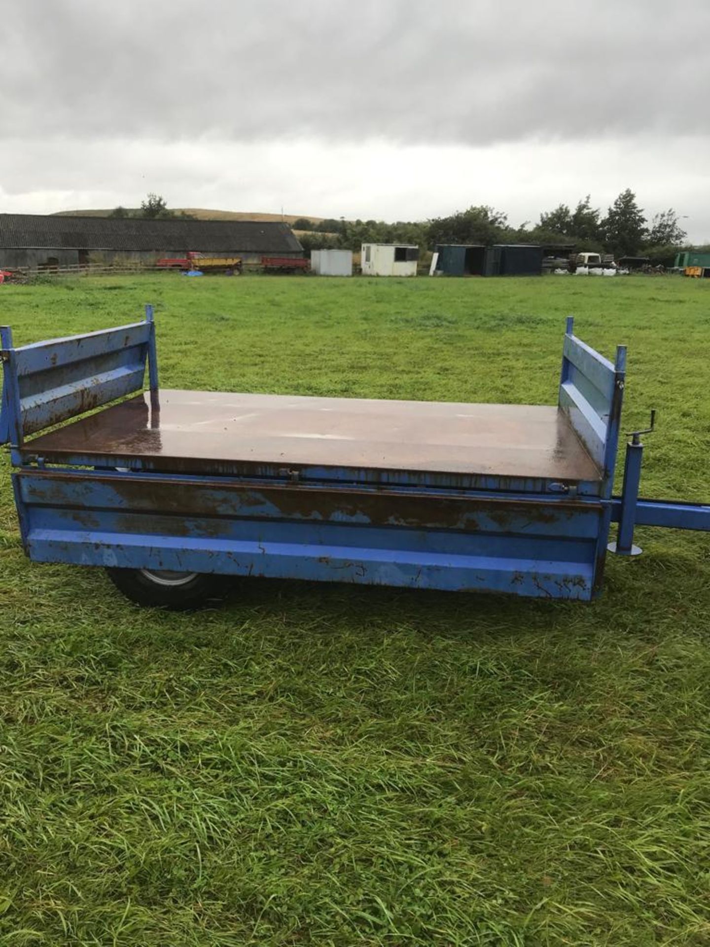 LEWIS DROP SIDE TIPPING TRAILER IDEAL FOR COMPACT TRACTOR, YEAR 2010, EX-COUNCIL *PLUS VAT* - Image 4 of 8