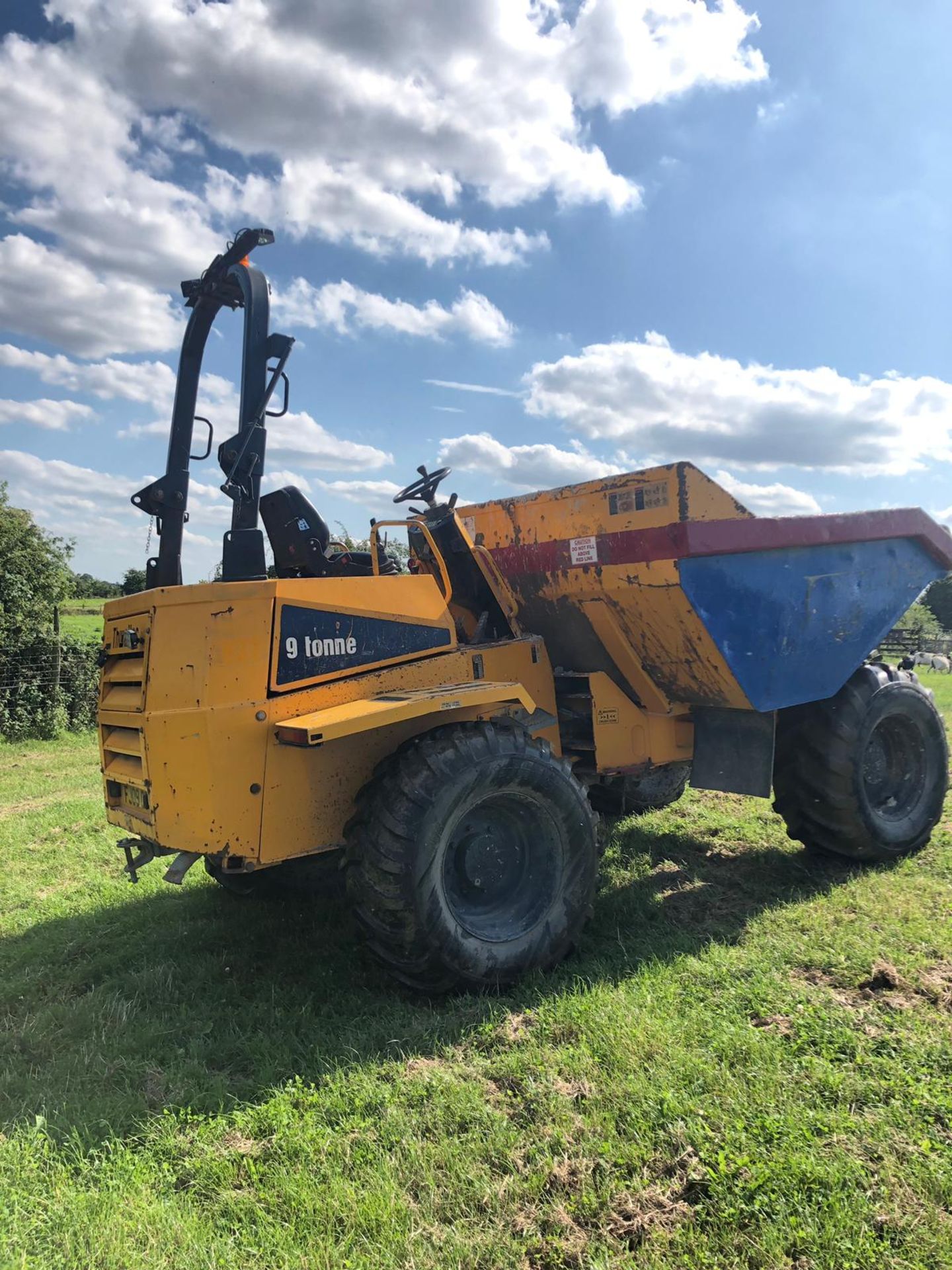 2009 THWAITES 9 TON STRAIGHT TIP DUMPER, RUNS, WORKS AND TIPS *PLUS VAT* - Image 4 of 13