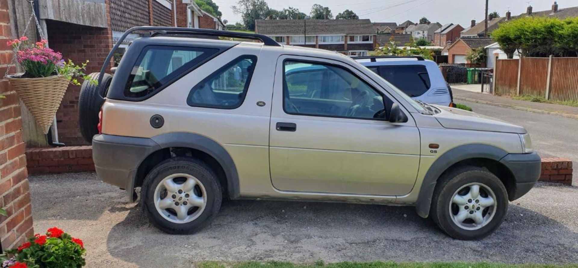 2001/51 REG LAND ROVER FREELANDER TD4 GS 2.0 DIESEL GOLD 4X4, SHOWING 3 FORMER KEEPERS *NO VAT* - Image 2 of 4