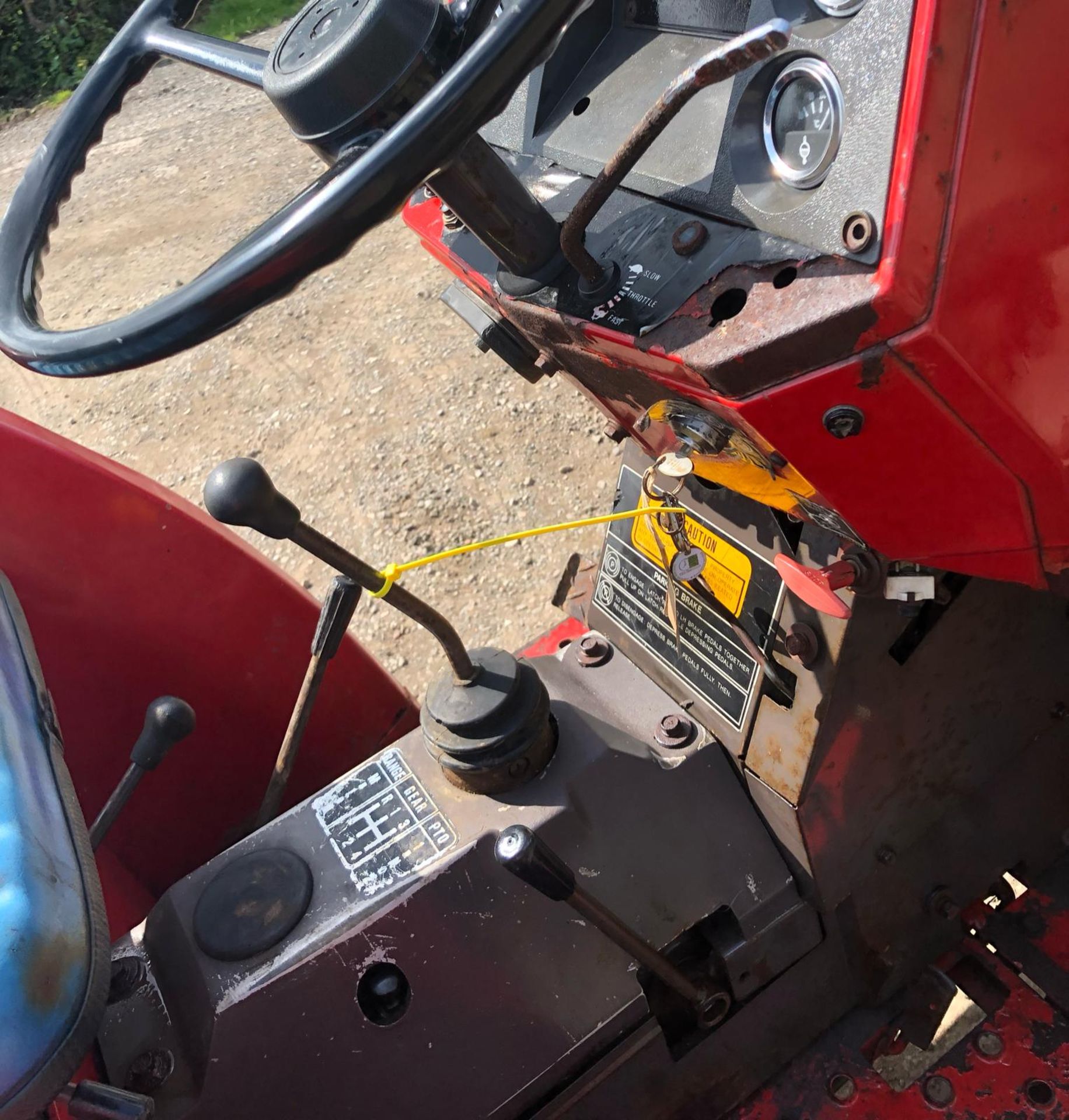 MASSEY FERGUSON 1030 TRACTOR C/W FRONT LOADING SHOVEL, 4 WHEEL DRIVE, 3 POINT LINKAGE ,REAR PTO ETC - Image 6 of 6