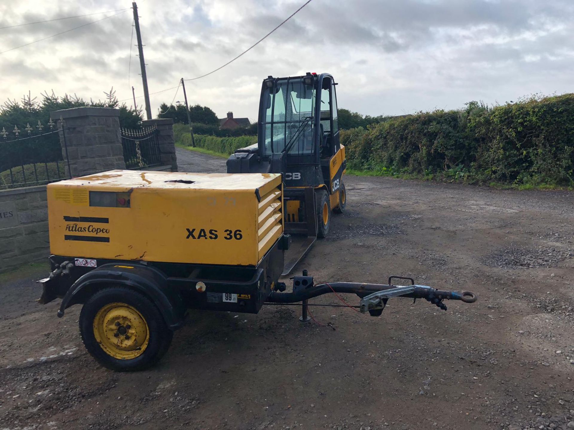 ATLAS COPCO XAS 36 SINGLE AXLE AIR COMPRESSOR, RUNS, WORKS, MAKES AIR *PLUS VAT* - Image 4 of 5