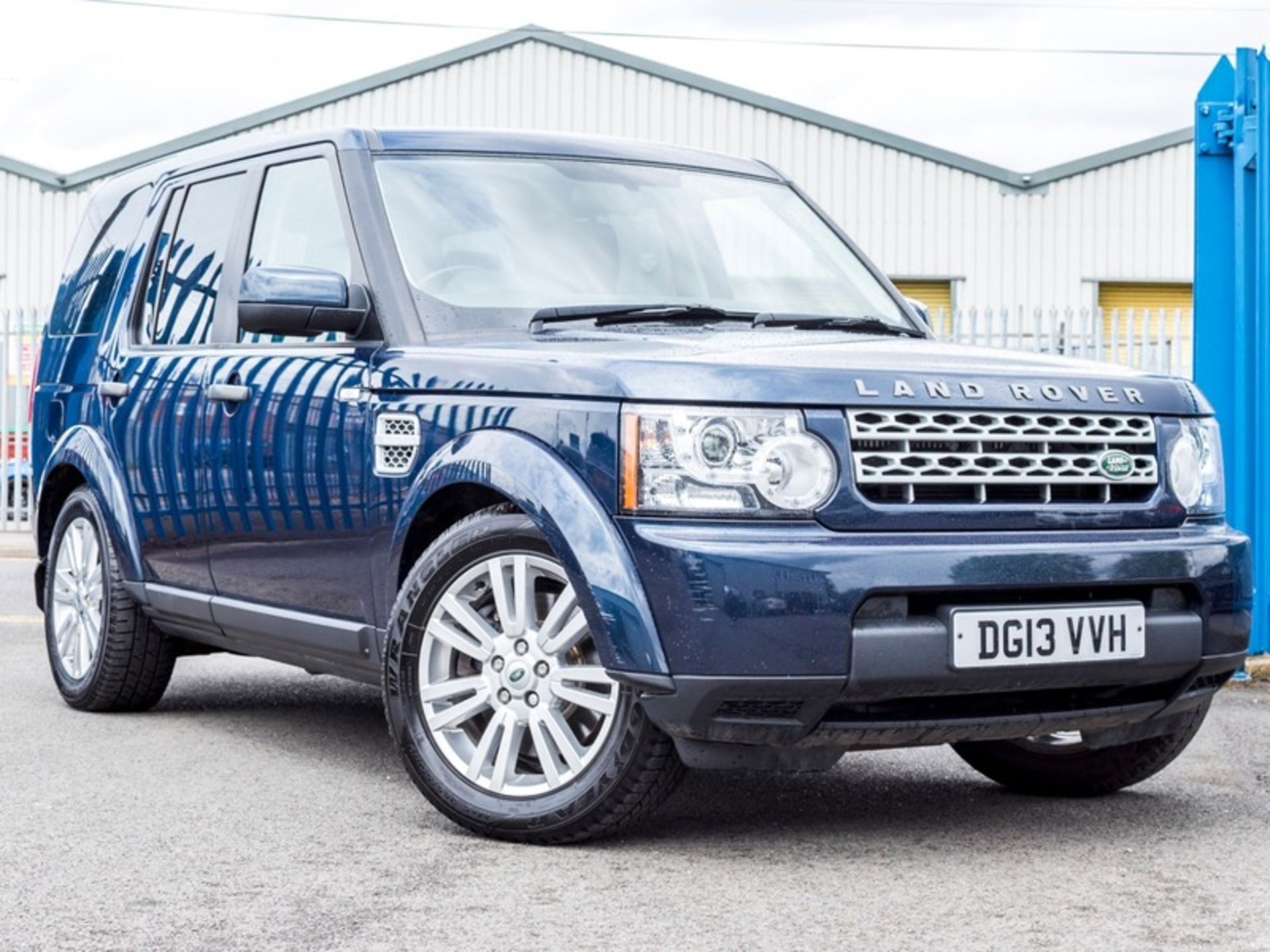 2013/13 REG LAND ROVER DISCOVERY GS SDV6 AUTO 3.0 DIESEL 4X4, SHOWING 1 FORMER KEEPER - 7 SEATER