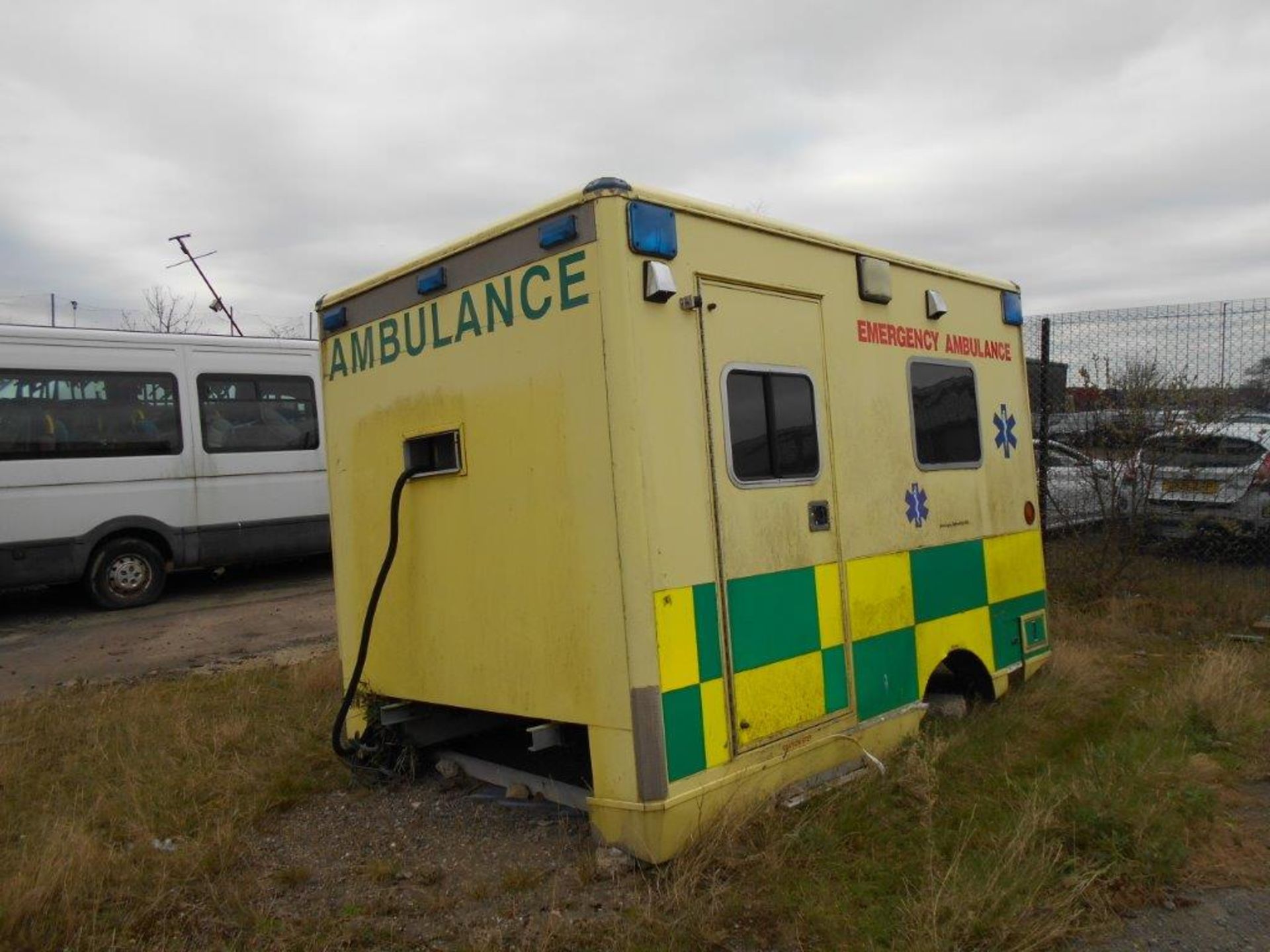 OLD AMBULANCE UNIT REAR SHELL, REMOVED FROM A MERCEDES SPRINTER 416 - NO RESERVE *PLUS VAT* - Image 3 of 3