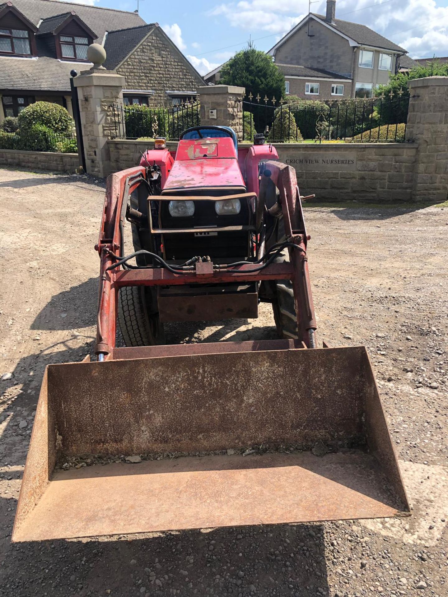 MASSEY FERGUSON 1030 TRACTOR C/W FRONT LOADING SHOVEL, 4 WHEEL DRIVE, 3 POINT LINKAGE ,REAR PTO ETC - Image 4 of 6