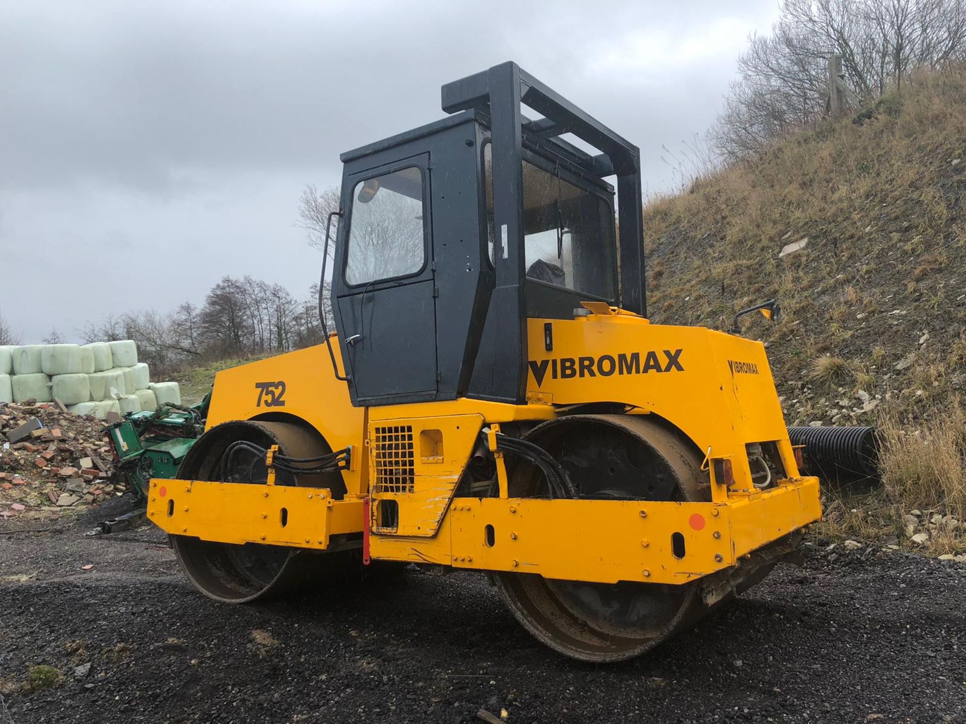 VIBROMAX W752 ROLLER, YEAR UNKNOWN, RUNS WORKS AND VIBRATES *PLUS VAT* - Image 8 of 11