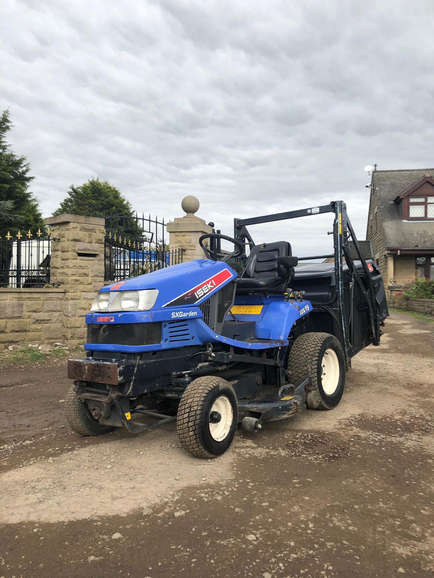 ISEKI SXG 19 RIDE ON LAWN MOWER, RUNS, WORKS AND CUTS *PLUS VAT* - Image 4 of 6