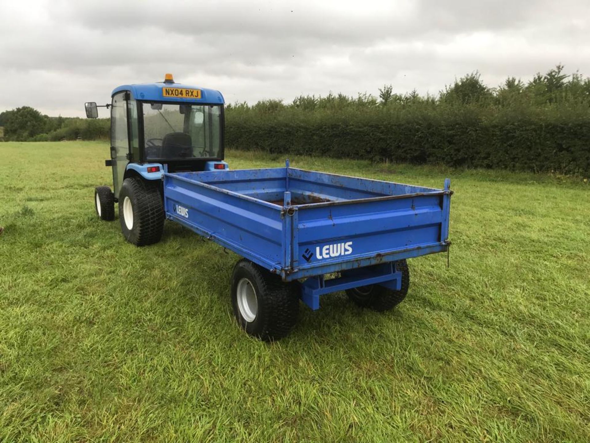 LEWIS DROP SIDE TIPPING TRAILER IDEAL FOR COMPACT TRACTOR, YEAR 2010, EX-COUNCIL *PLUS VAT* - Image 2 of 8