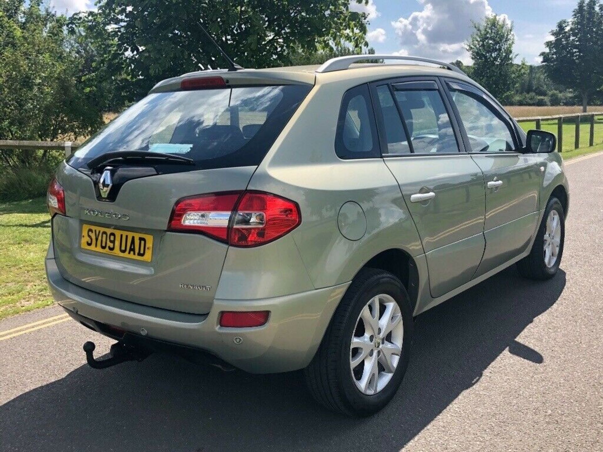 2009/09 REG RENAULT KOLEOS DYN S DCI 4WD 2.0 DIESEL GREY ESTATE, SHOWING 3 FORMER KEEPERS *NO VAT* - Image 6 of 9