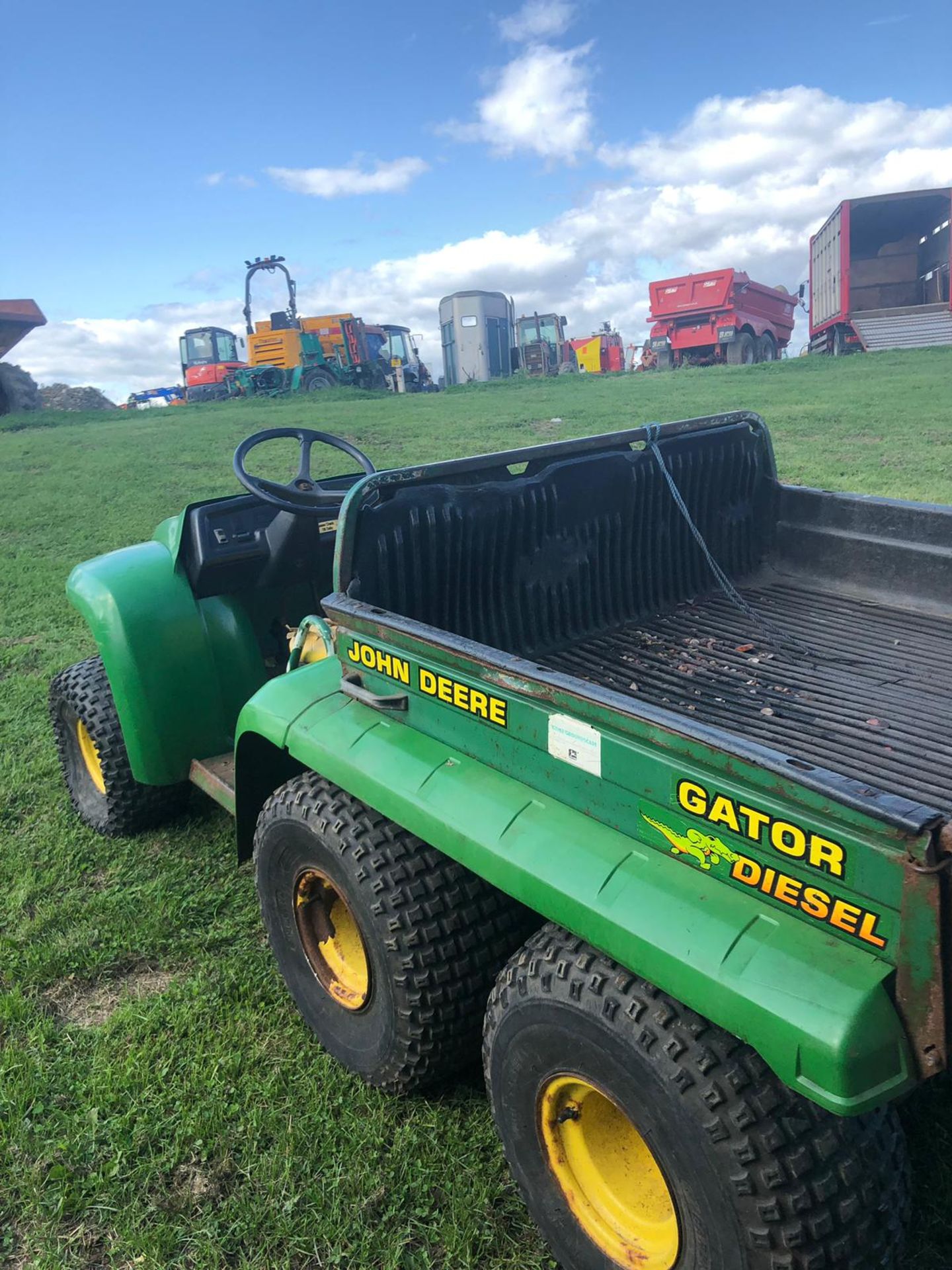 JOHN DEERE 6 WHEEL DRIVE GATOR, RUNS, WORKS AND DRIVES, ELECTRIC TIPPING BACK *NO VAT* - Image 2 of 5