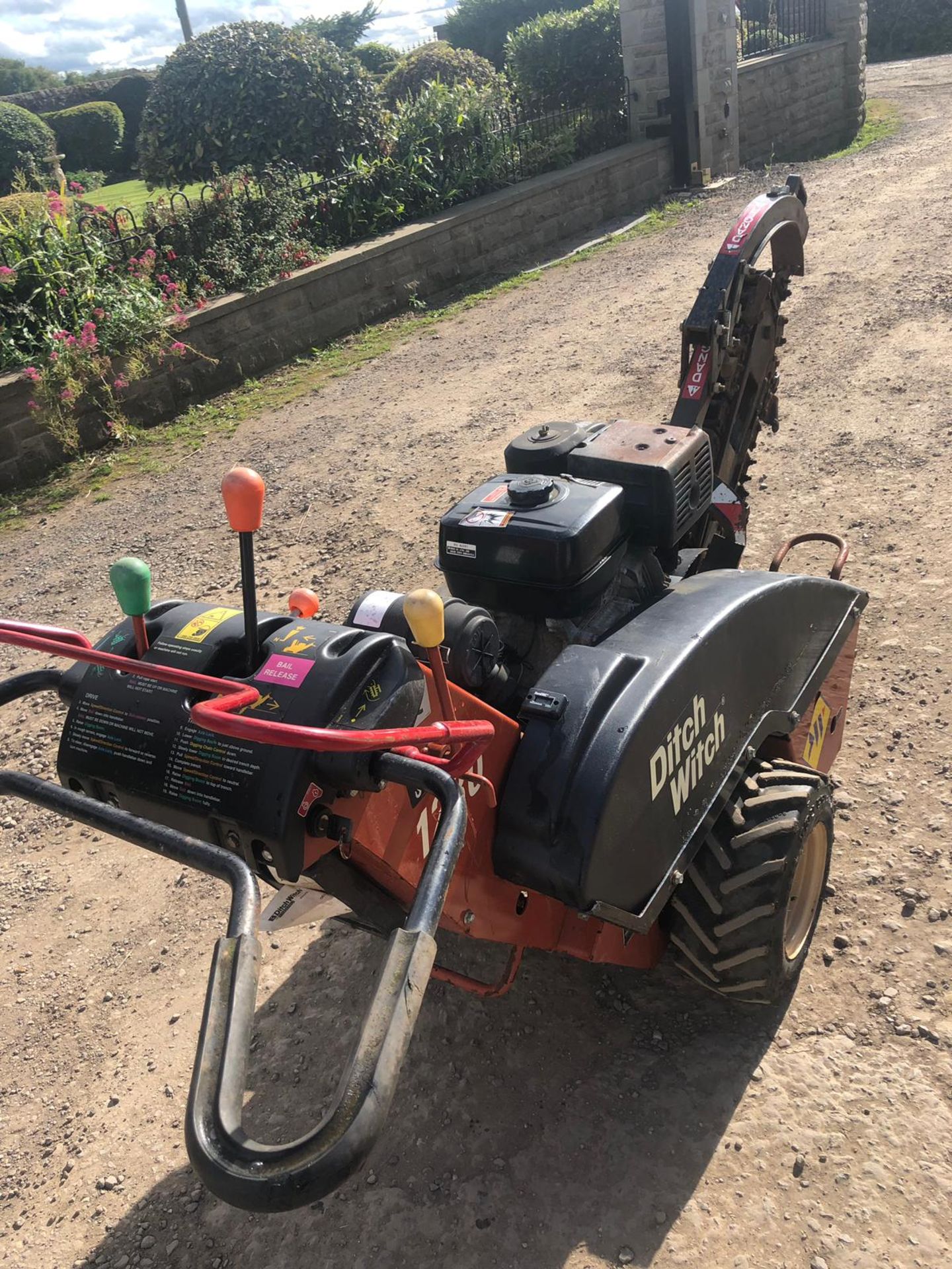 DITCH WITCH 1230 TRENCHER, ONLY 78 HOURS, RUNS AND WORKS *PLUS VAT* - Image 3 of 8